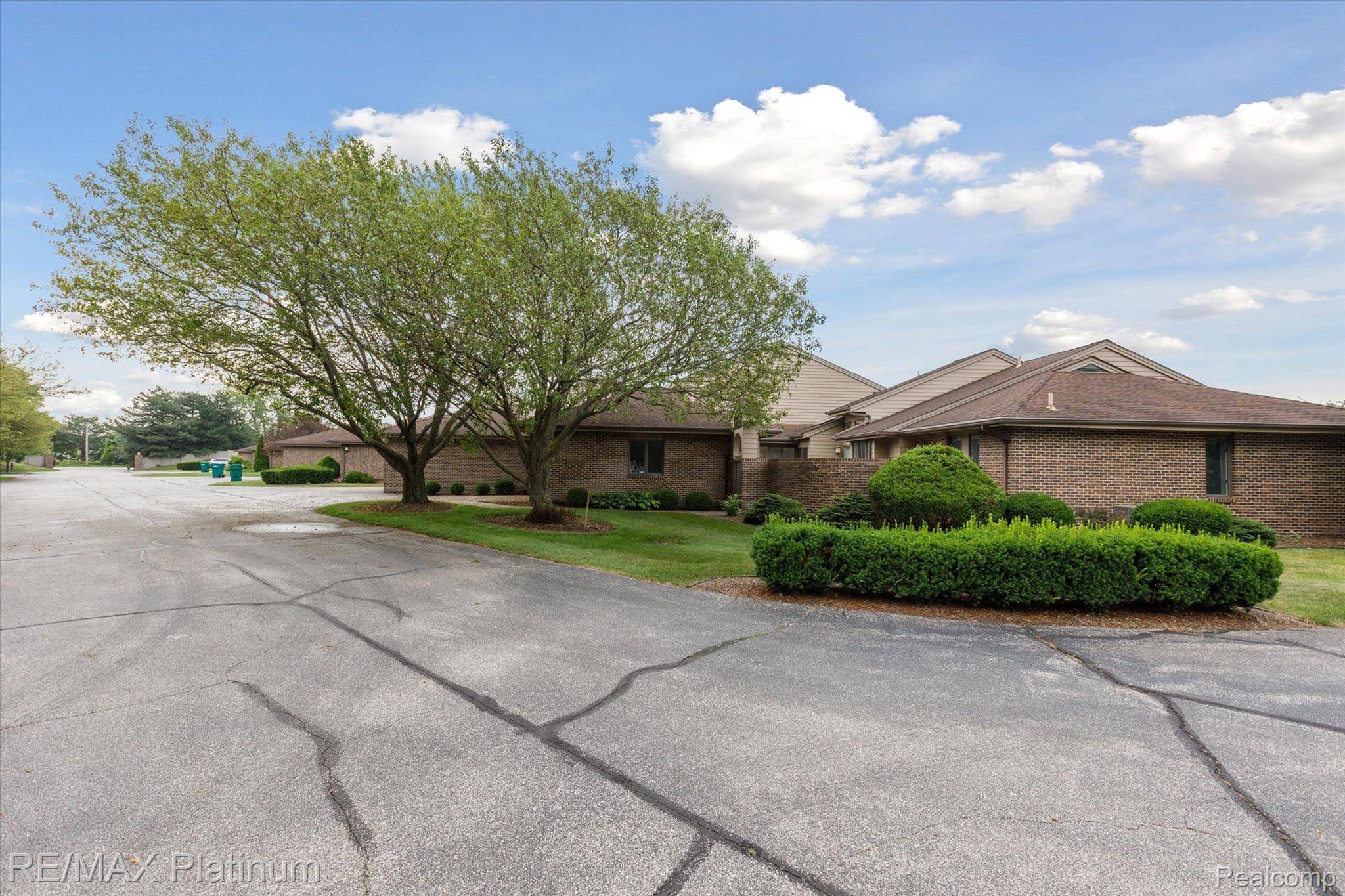 Bay City, MI 48706,2708 OAKMONT DR