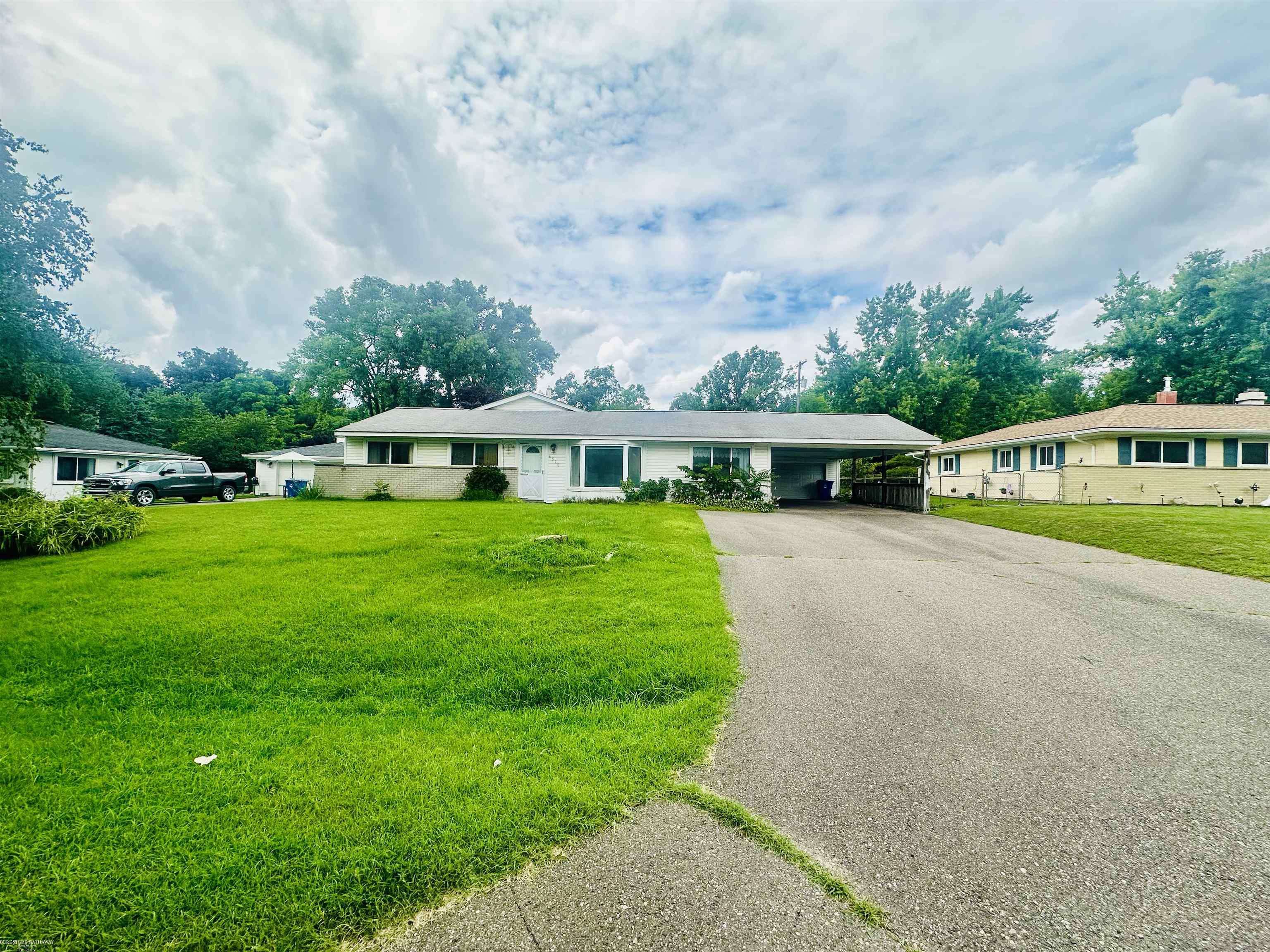 Waterford, MI 48329,6570 Manson DR