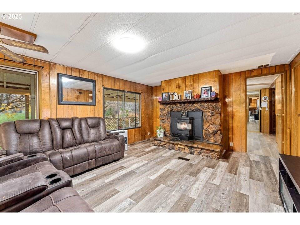 Williams, OR 97544,400 HOLMSTEAD RD