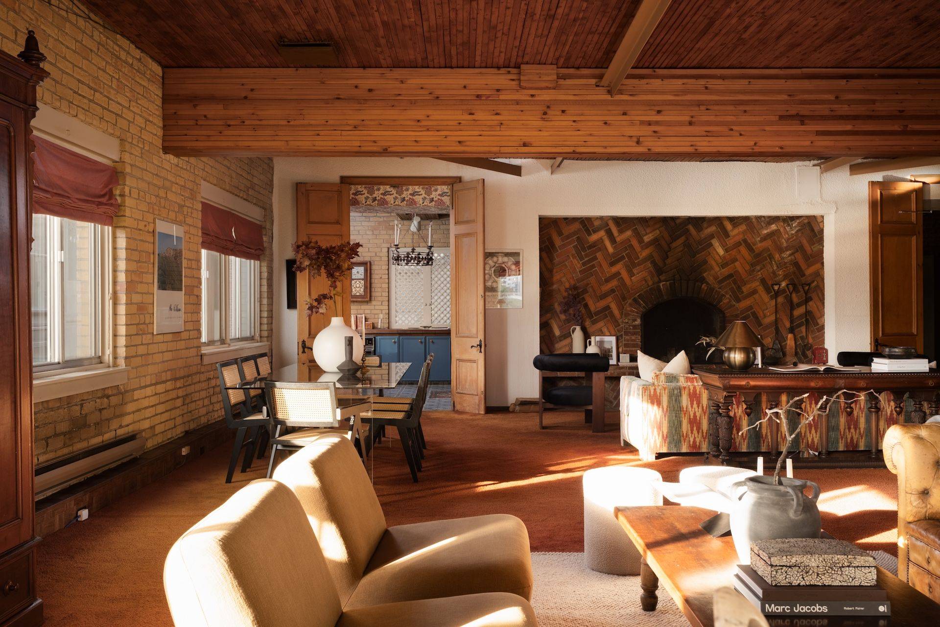 Toronto C08, ON M4Y 1L5,18 Gloucester LN