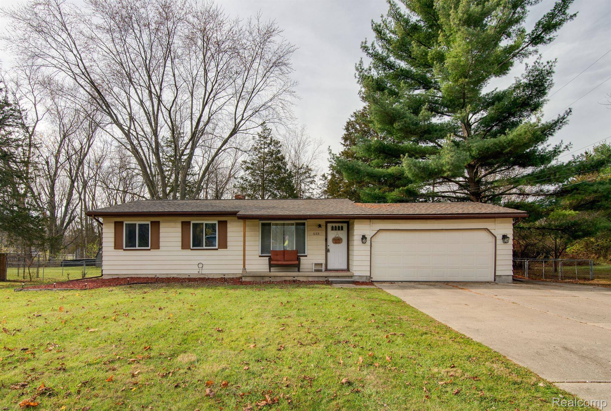 Flushing, MI 48433,533 HUT WEST DR