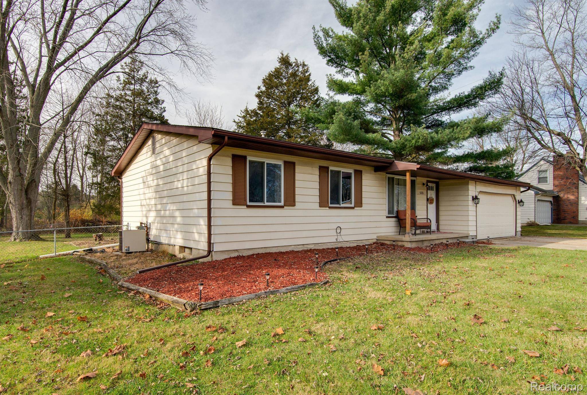 Flushing, MI 48433,533 HUT WEST DR