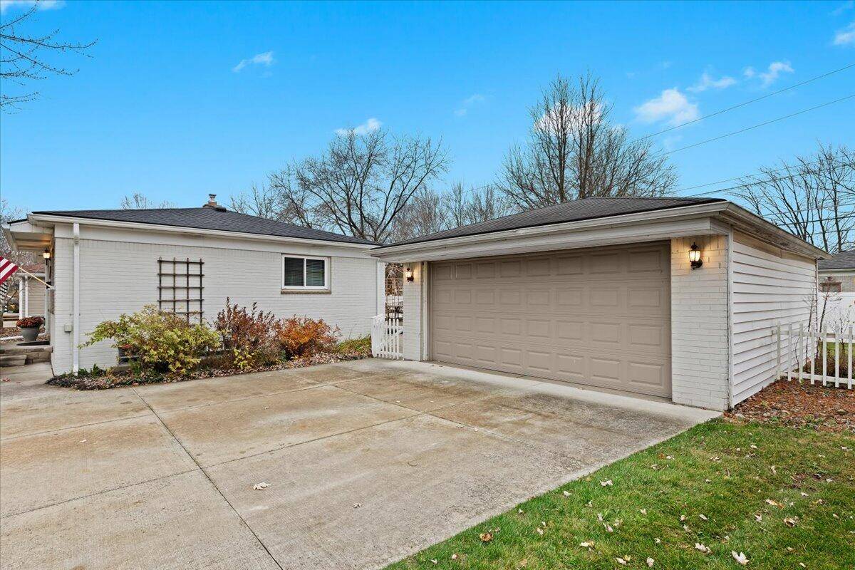 Clinton Twp, MI 48035,22946 Katzman ST