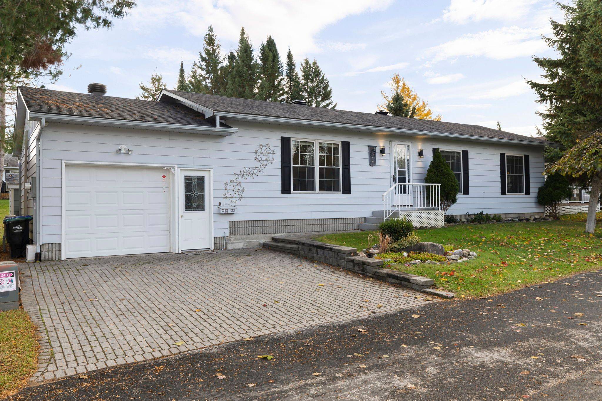 Oro-medonte, ON L0L 1T0,60 Tamarack DR