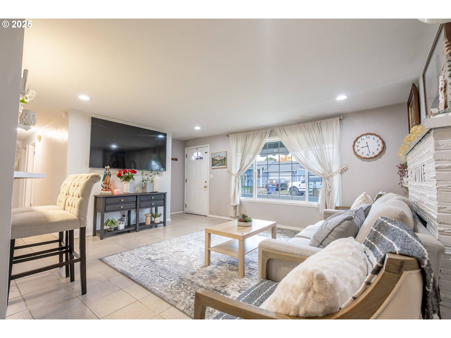 Salem, OR 97301,2440 NE VALLEJO ST