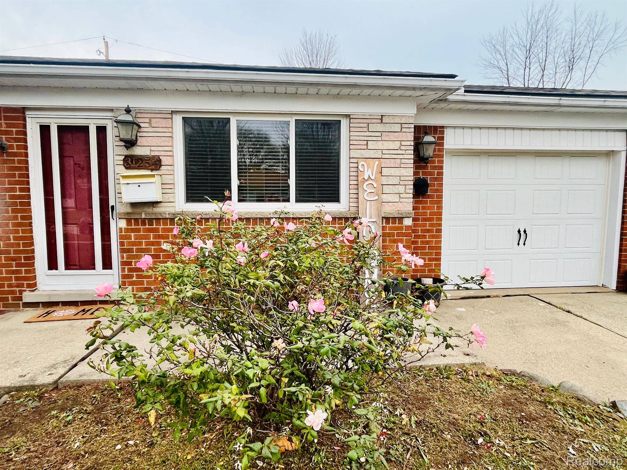 Warren, MI 48088,31254 TECLA DR