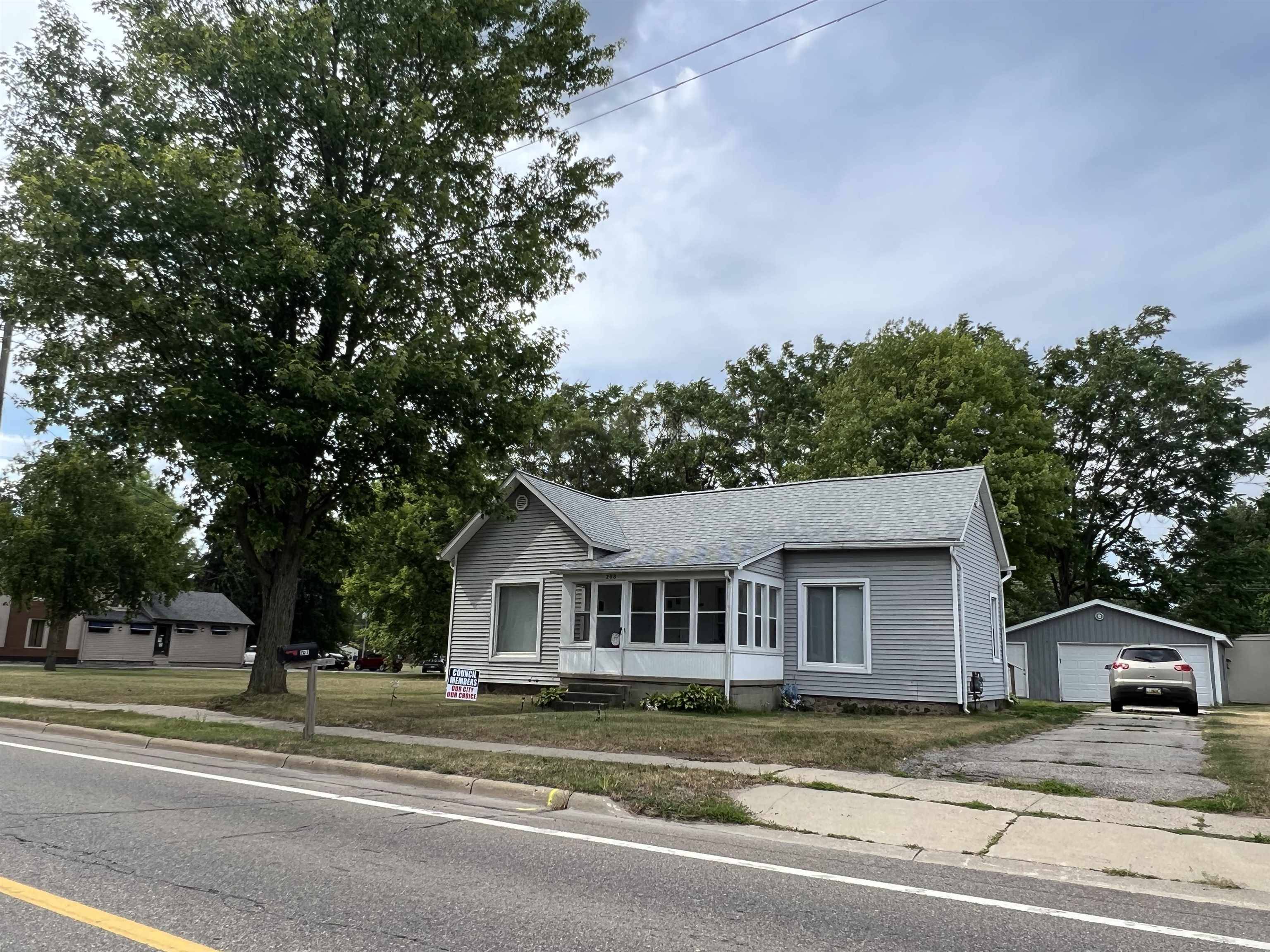Montrose, MI 48457,208 W State ST