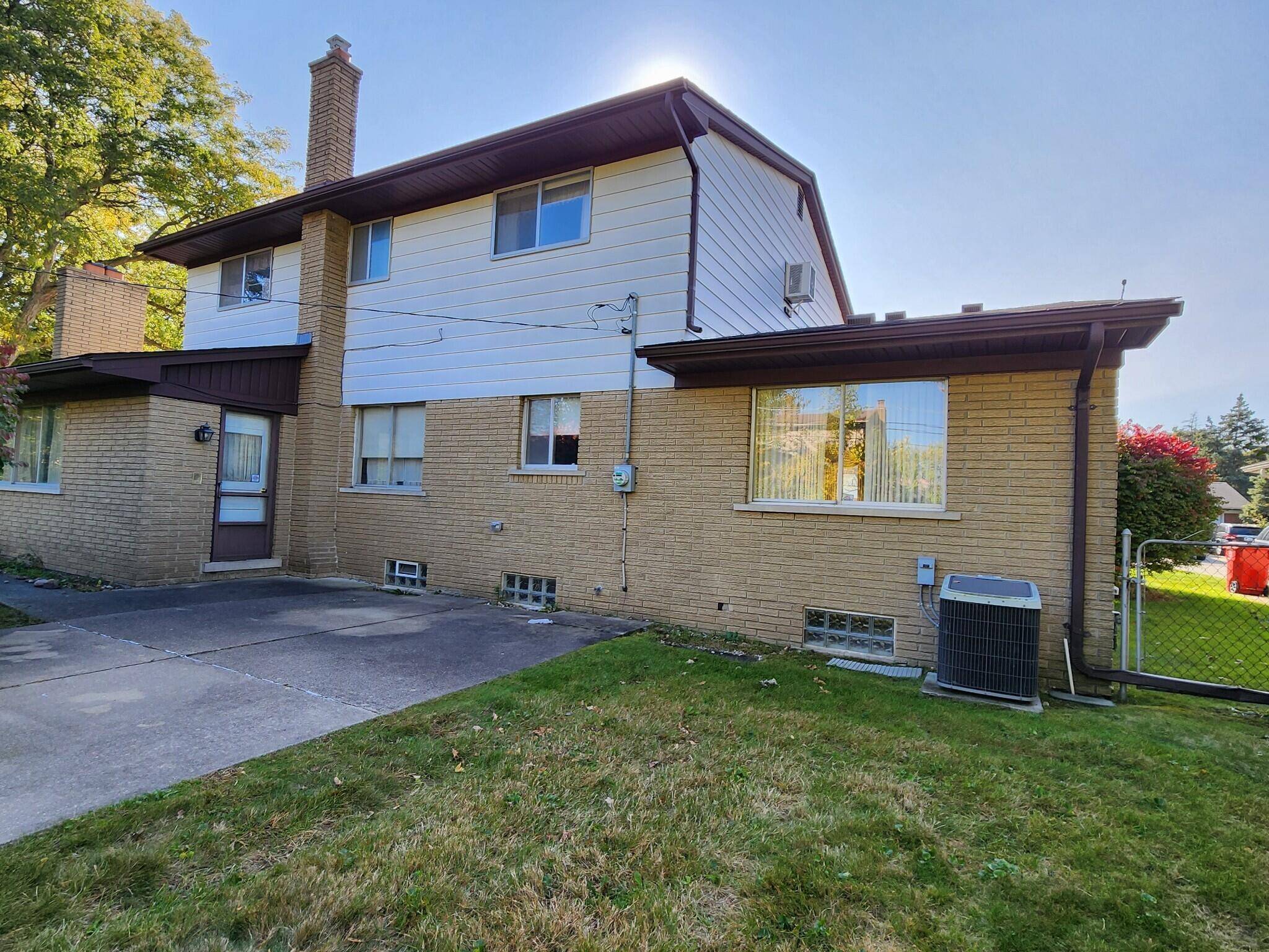 Clinton Twp, MI 48035,16365 Festian DR