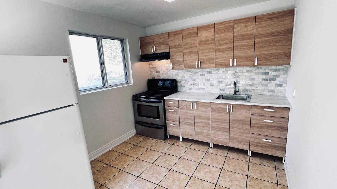 Barrie, ON L4N 3C5,82 sanford ST #Unit A