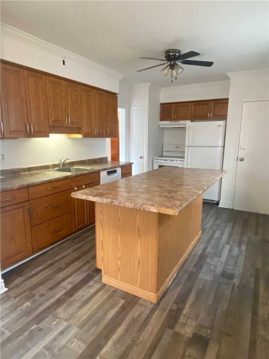 Barrie, ON L4N 3E6,125 Innisfil ST