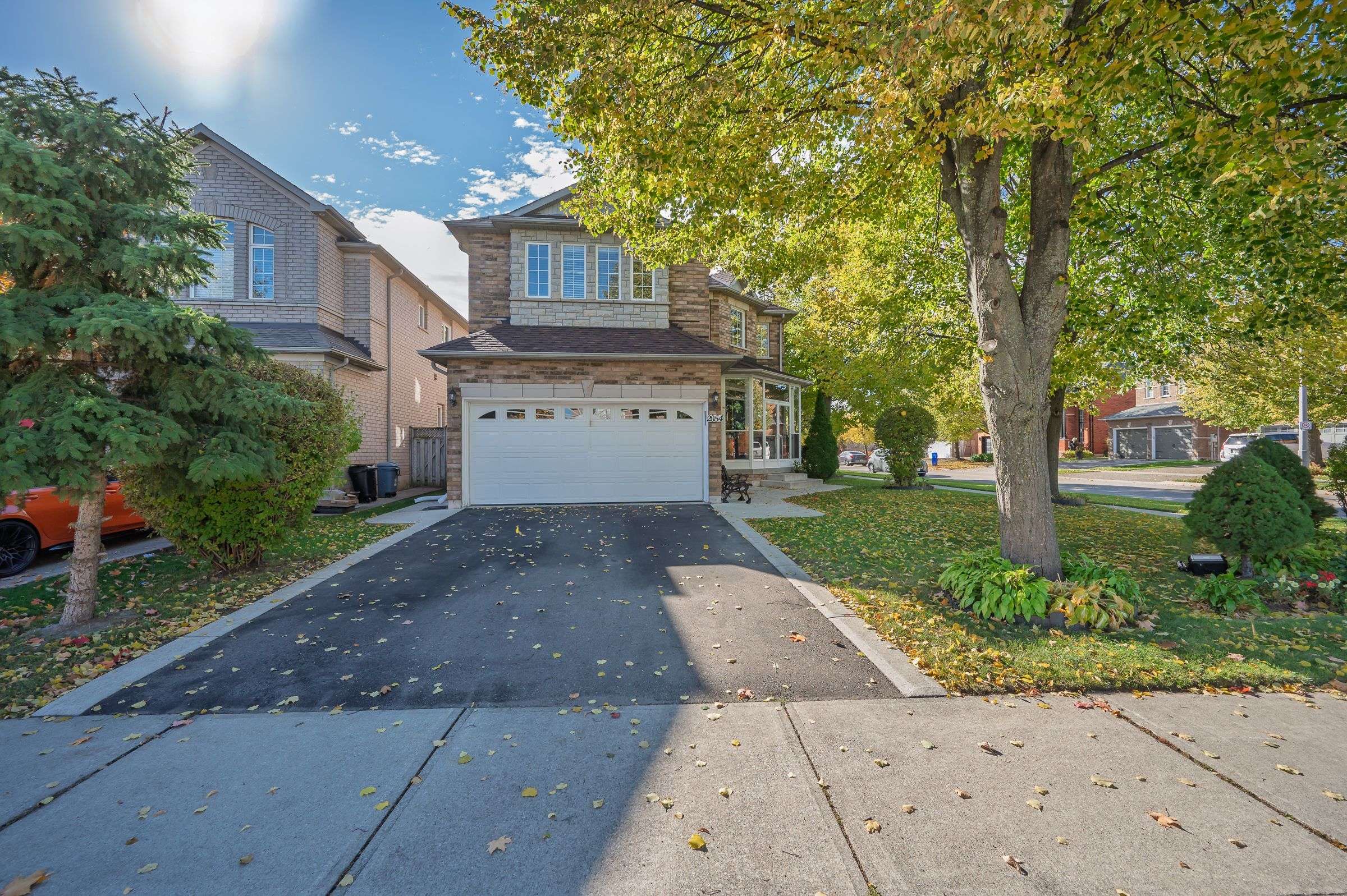 Oakville, ON L6M 3W3,2054 Bloomfield DR
