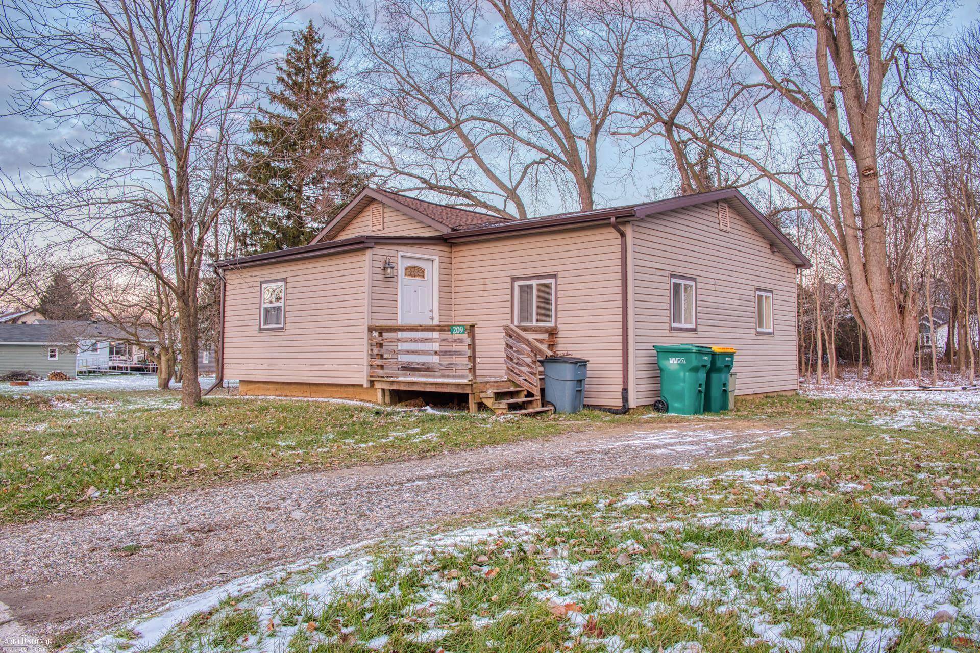 Durand, MI 48429,209 S Division ST