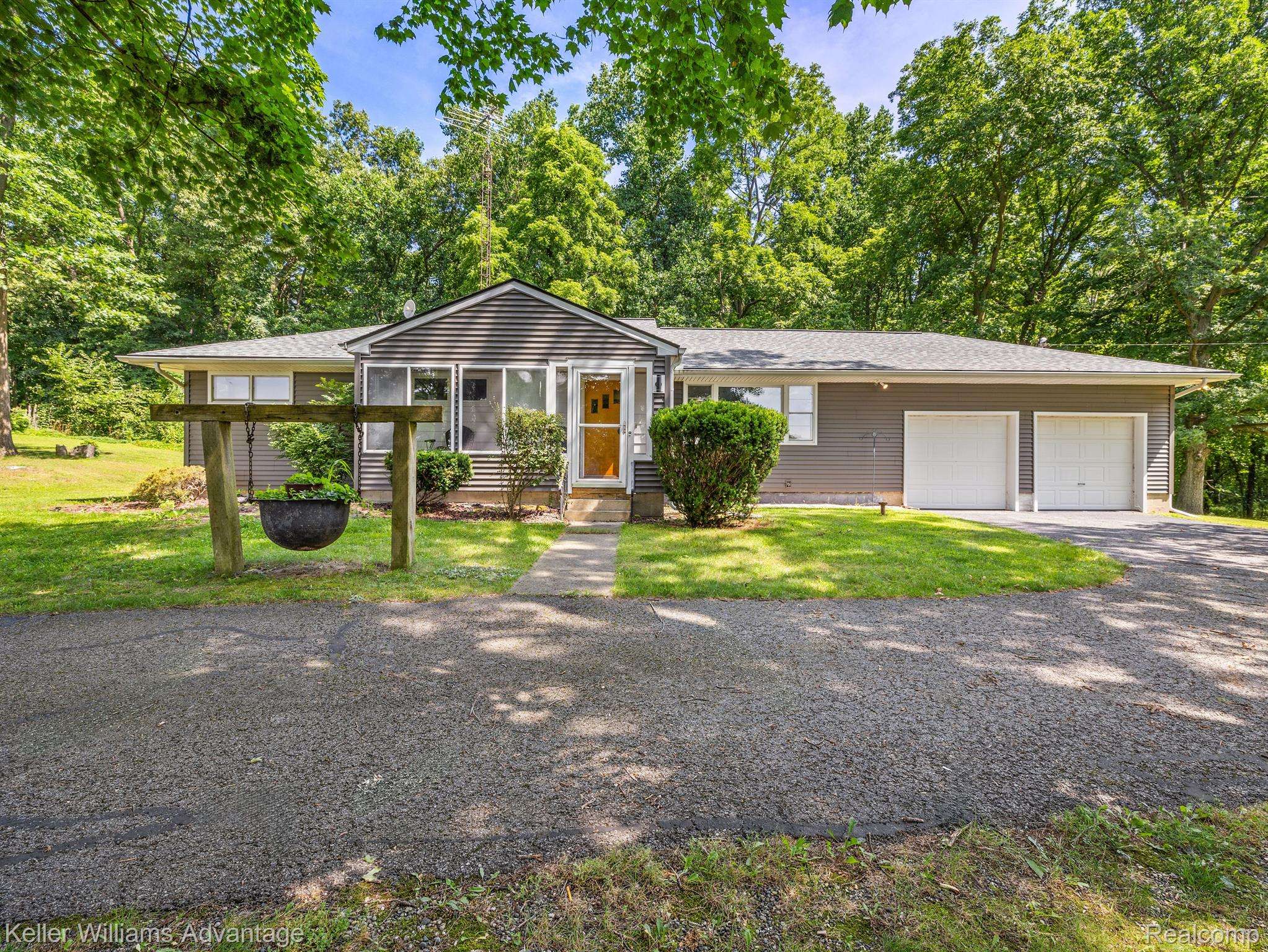 Adrian, MI 49221,4490 HOLLOWAY RD