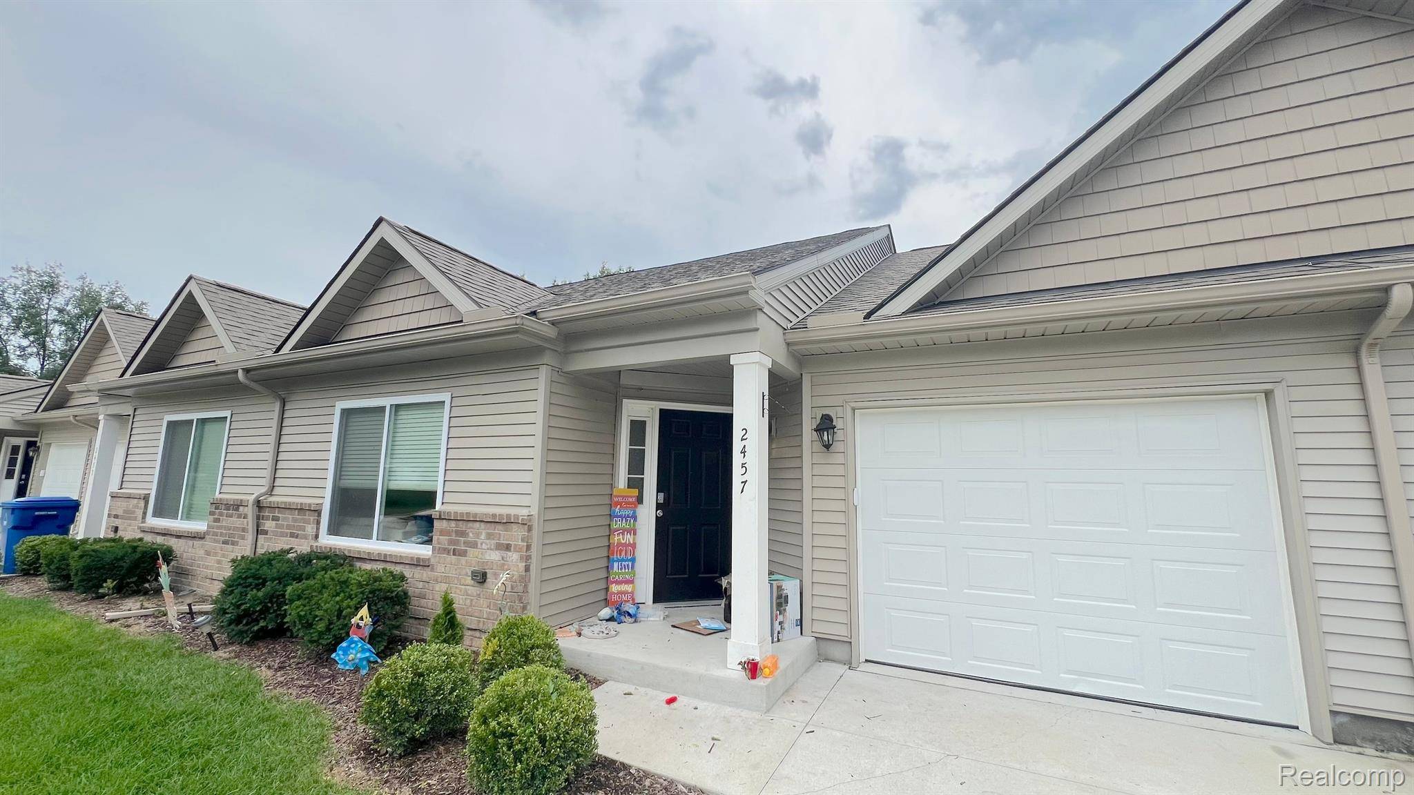 Waterford, MI 48329,2457 HATCHERY CROSSING DR