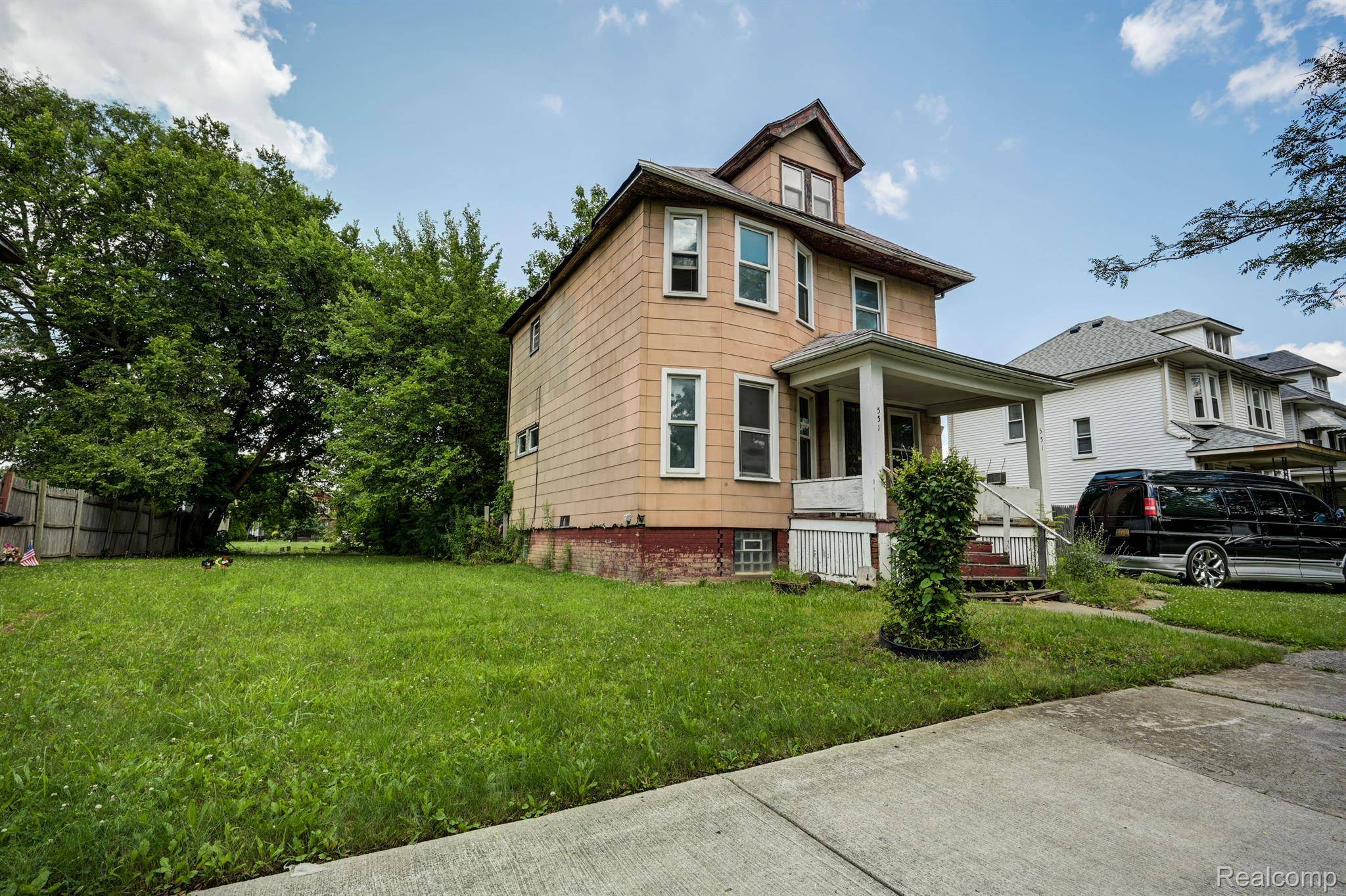 Detroit, MI 48202,551 ENGLEWOOD ST
