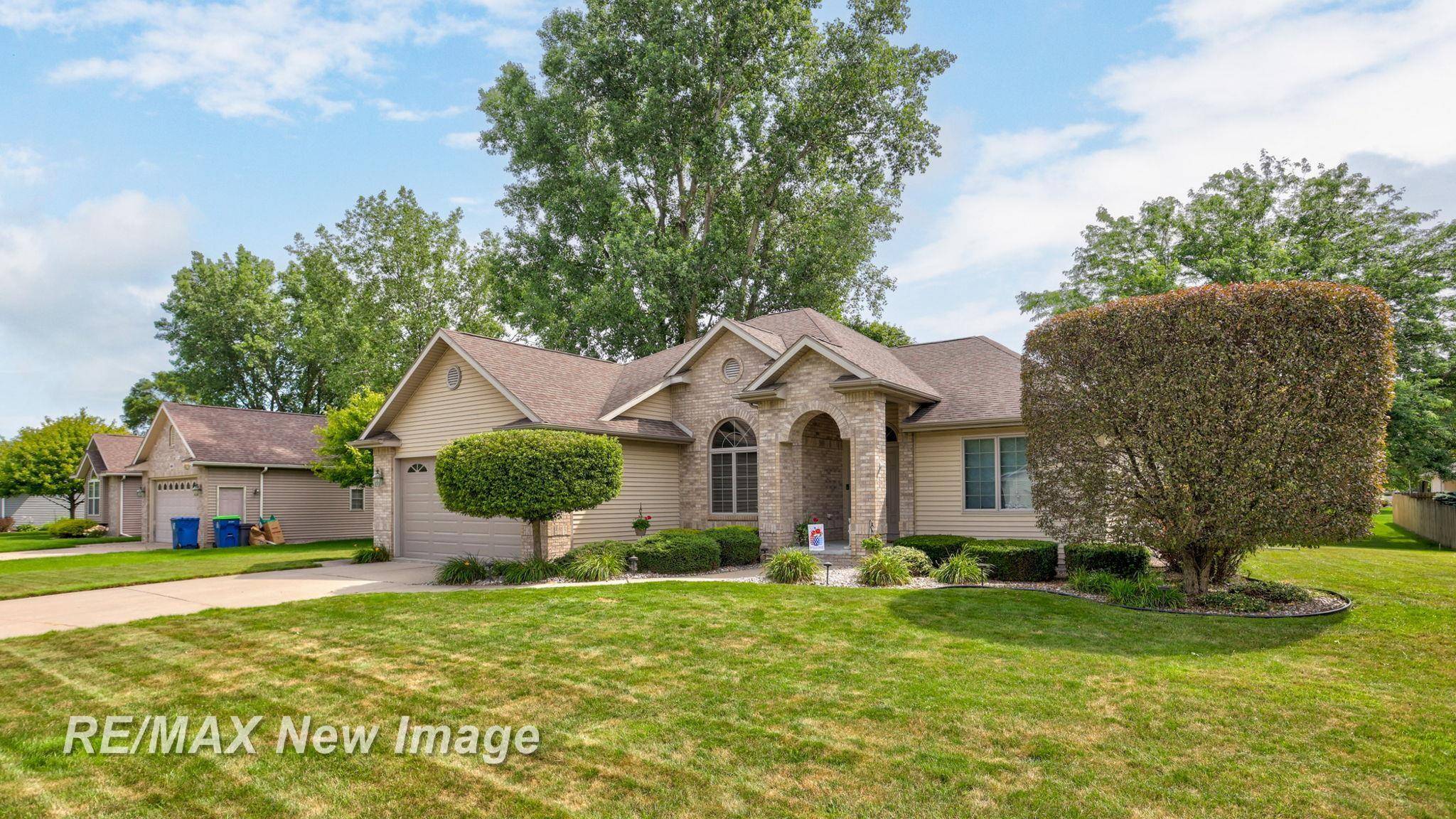 Saginaw, MI 48638,450 W Braeburn DR