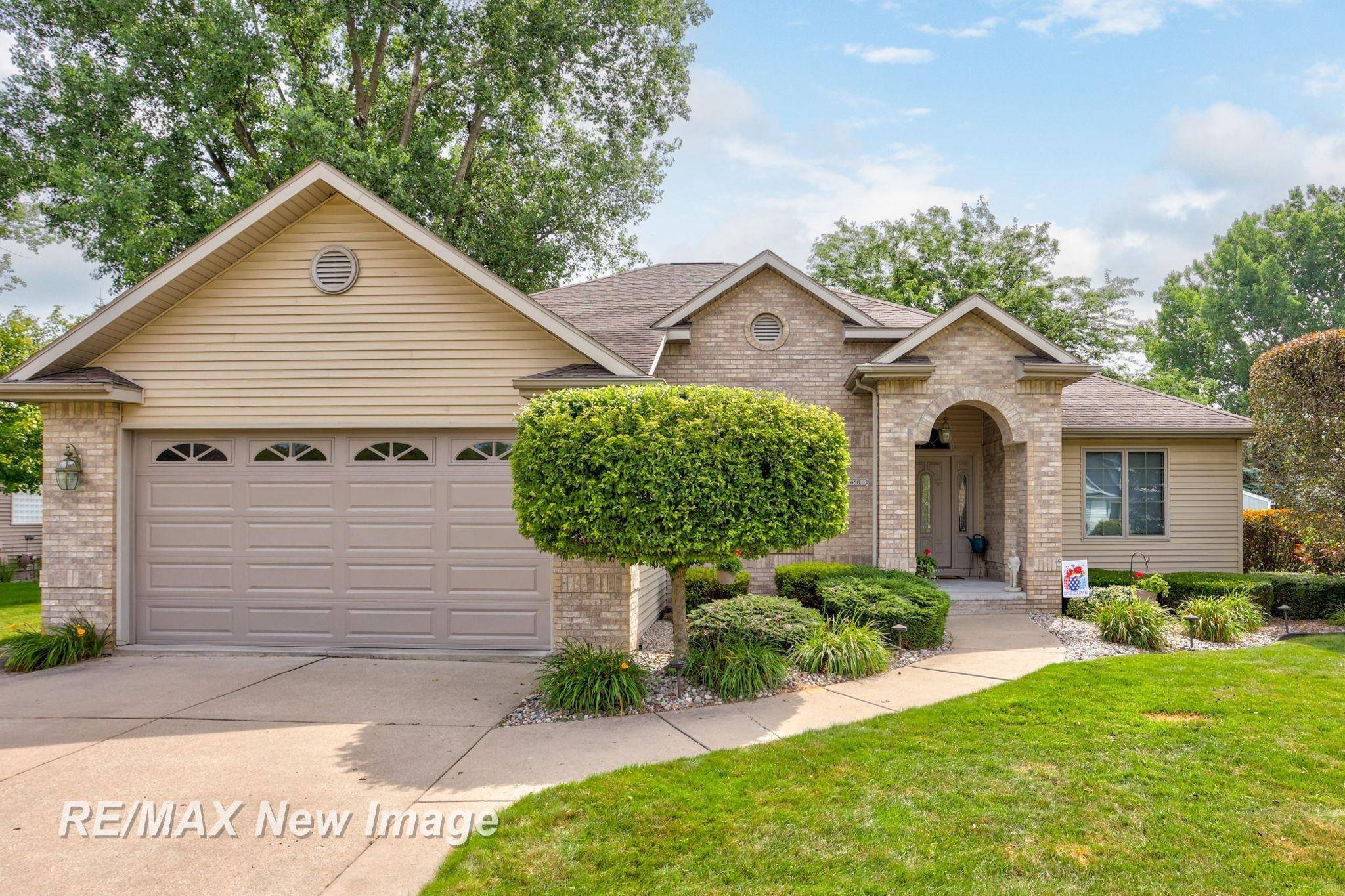 Saginaw, MI 48638,450 W Braeburn DR