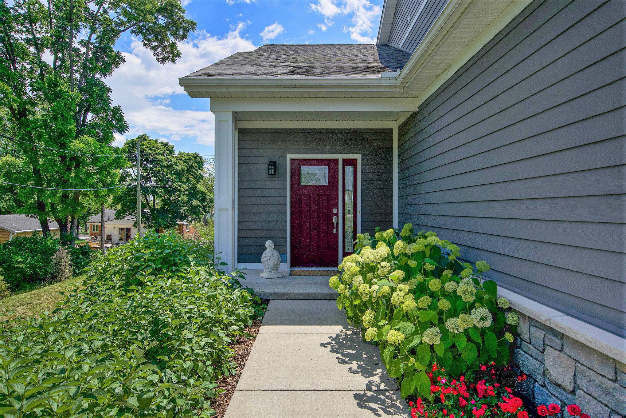 Saline, MI 48176,108 E Henry ST #811