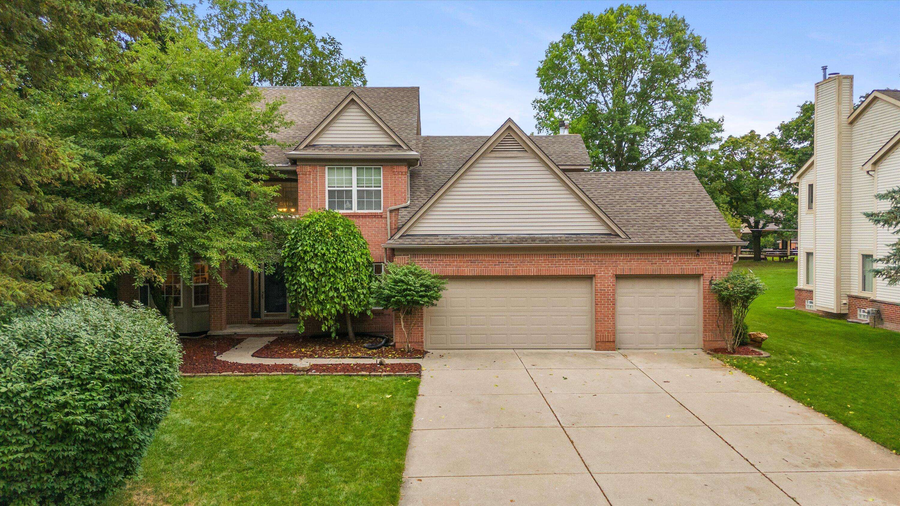 Farmington Hills, MI 48334,29187 Autumn Ridge RDG