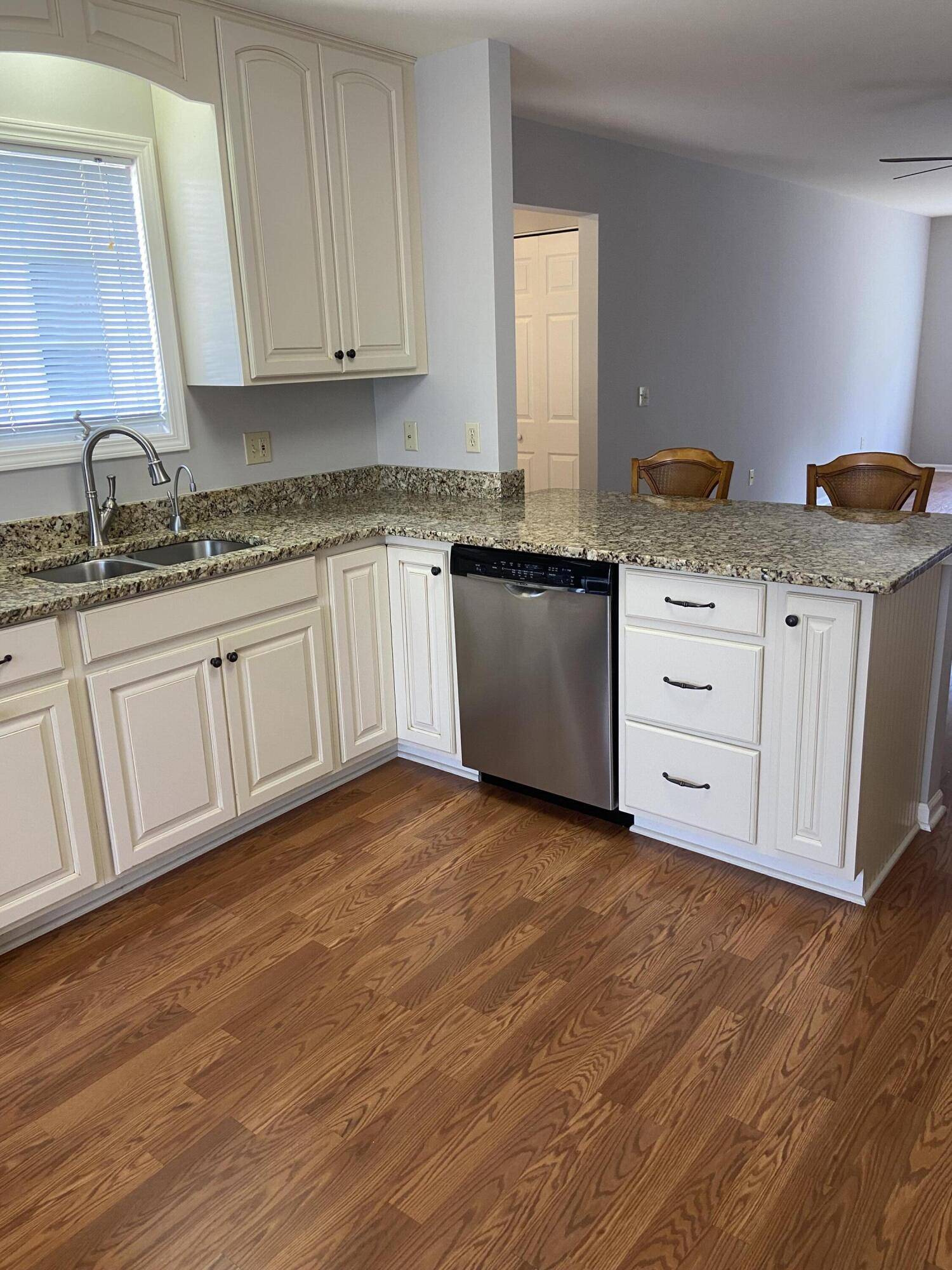 Saline, MI 48176,543 Lancaster CT