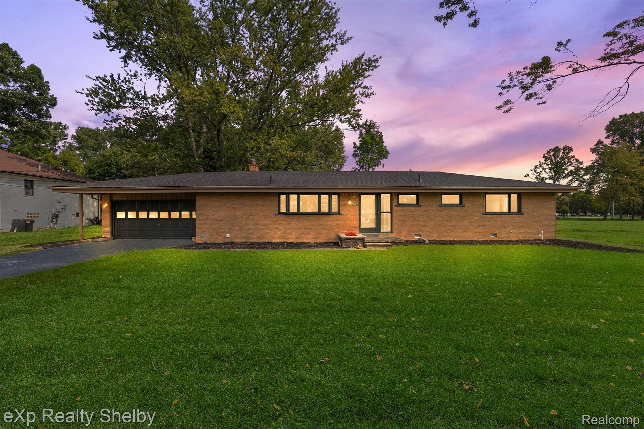 Troy, MI 48085,945 SYLVANWOOD DR