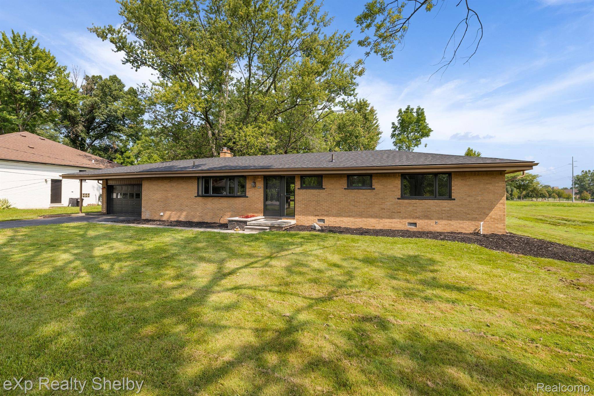 Troy, MI 48085,945 SYLVANWOOD DR