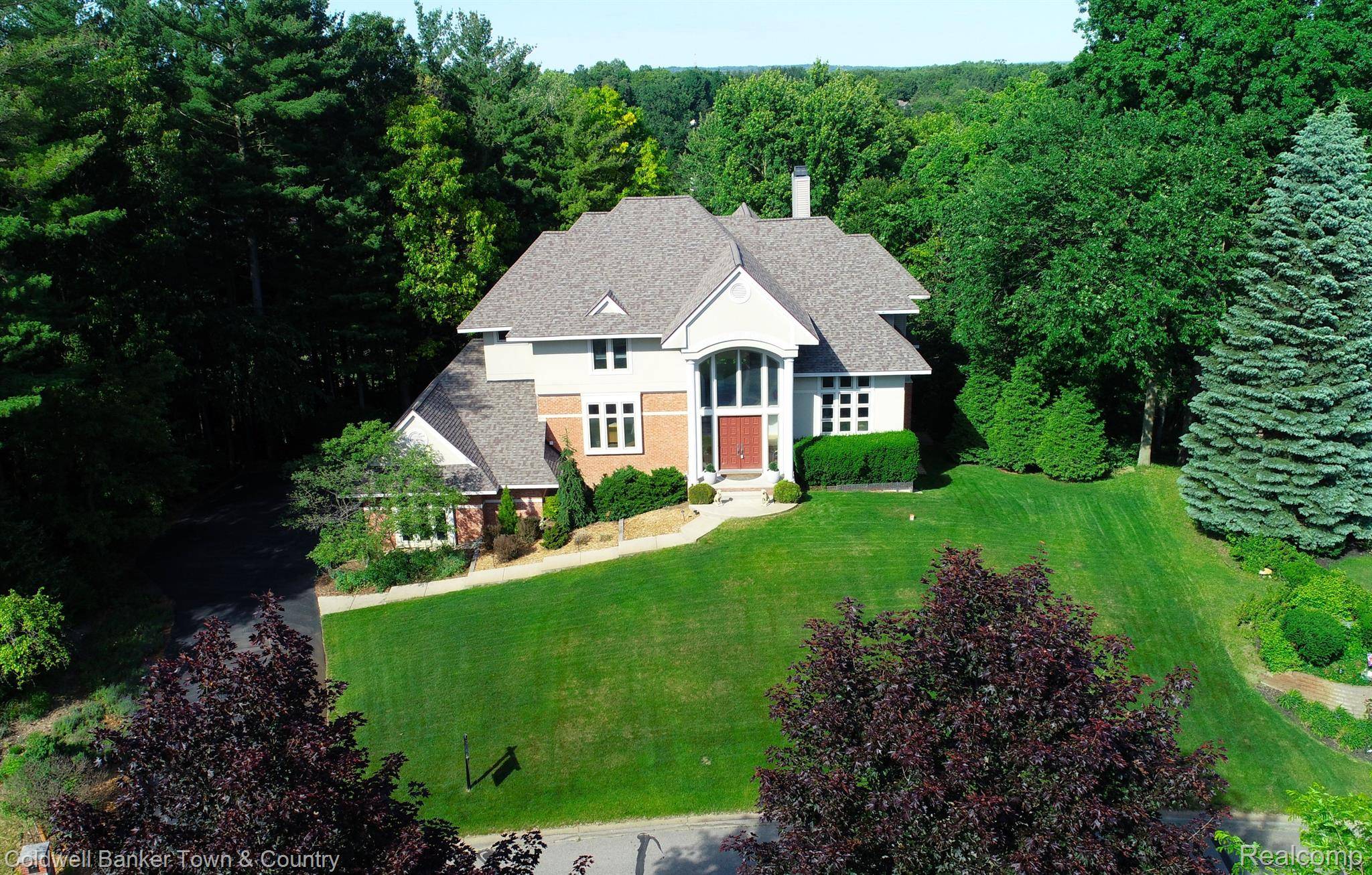 Pinckney, MI 48169,9945 ROLLING GREENS DR