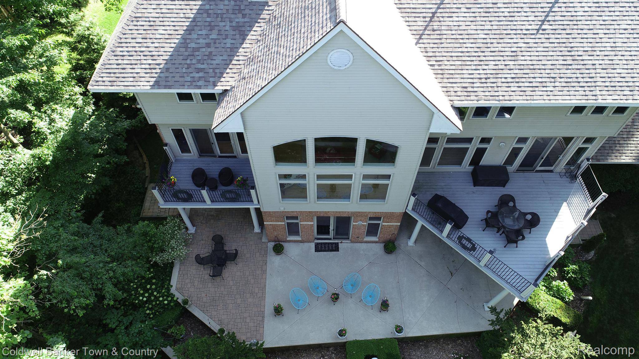 Pinckney, MI 48169,9945 ROLLING GREENS DR