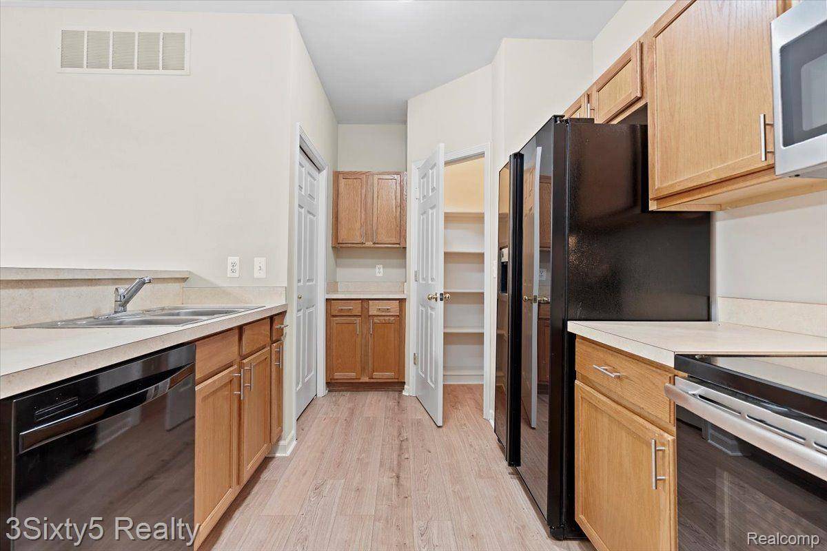 Flat Rock, MI 48134,23855 GREENWOOD DR #84