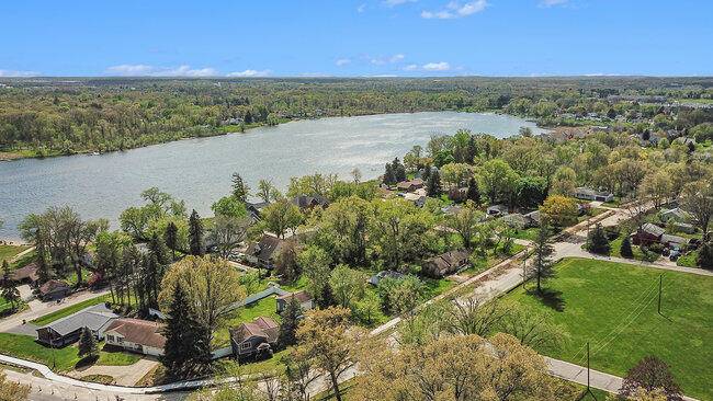 Wixom, MI 48393,2640 Loon Lake RD