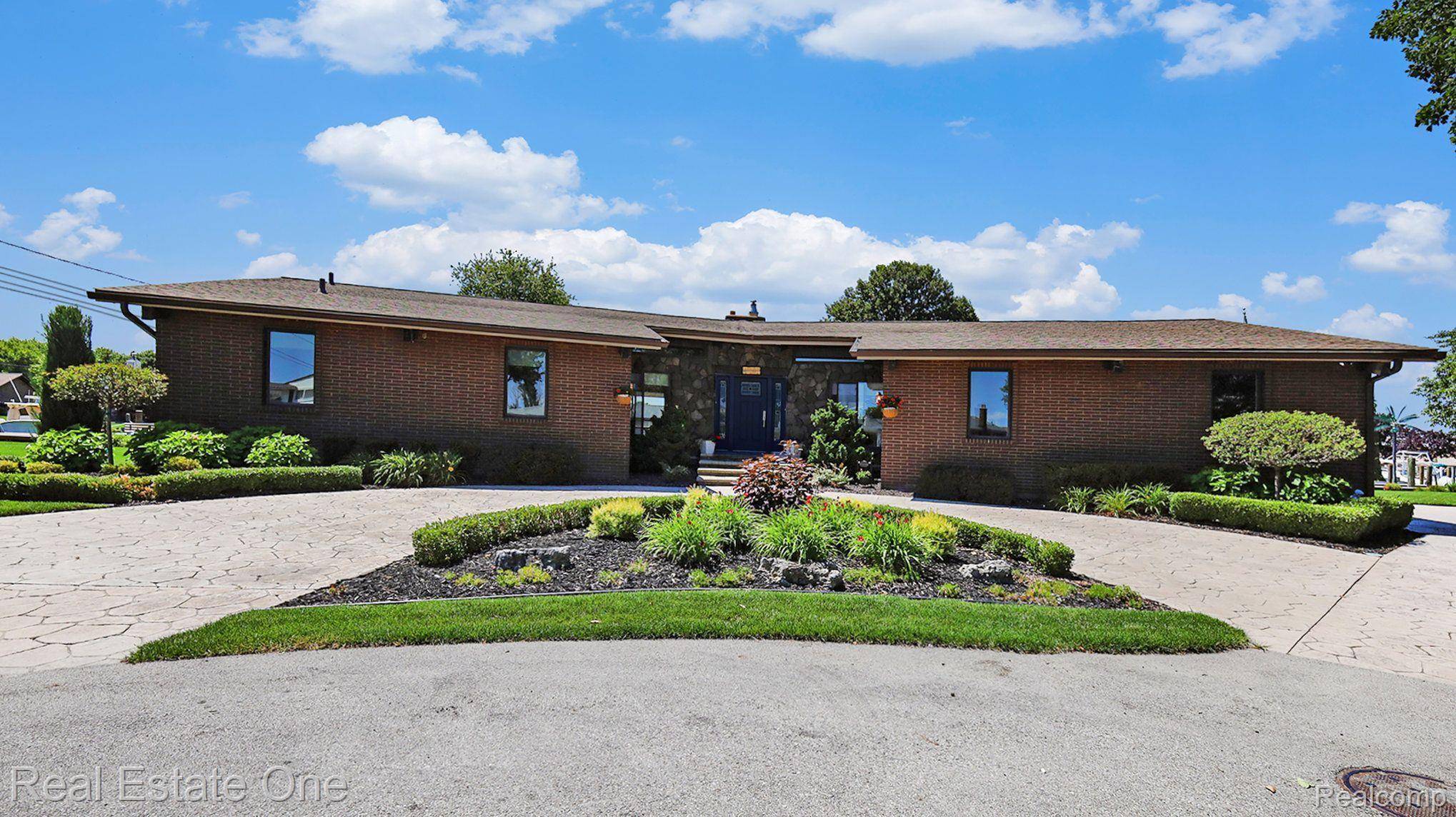 Harrison Township, MI 48045,41587 GLOCA MORA ST