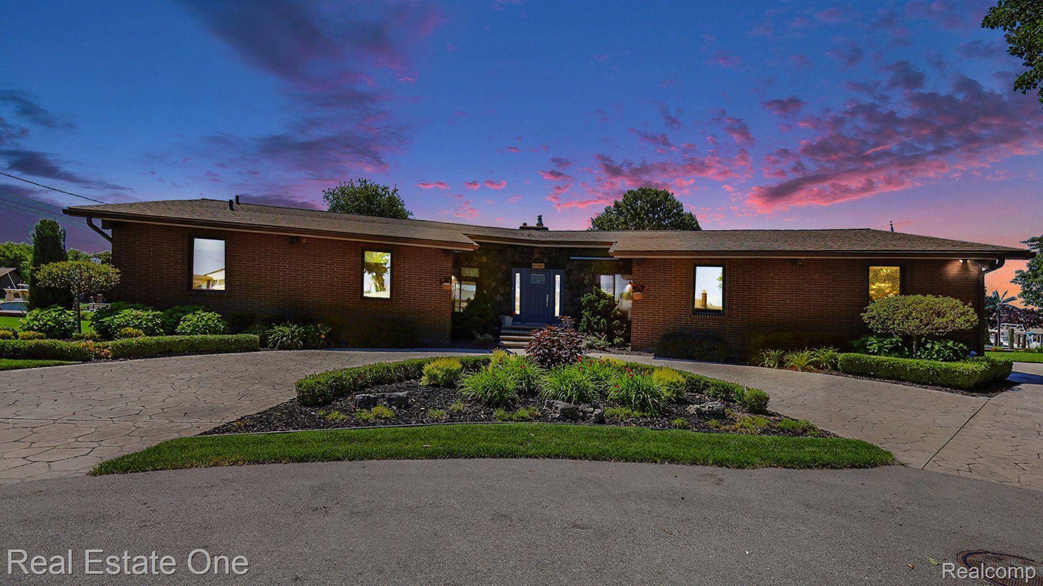 Harrison Township, MI 48045,41587 GLOCA MORA ST