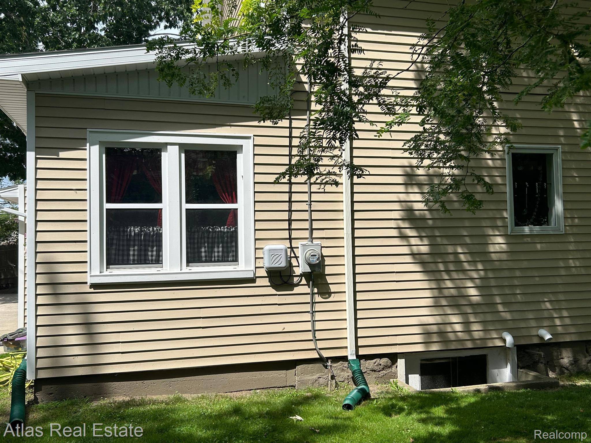 Harbor Beach, MI 48441,211 S 2ND ST