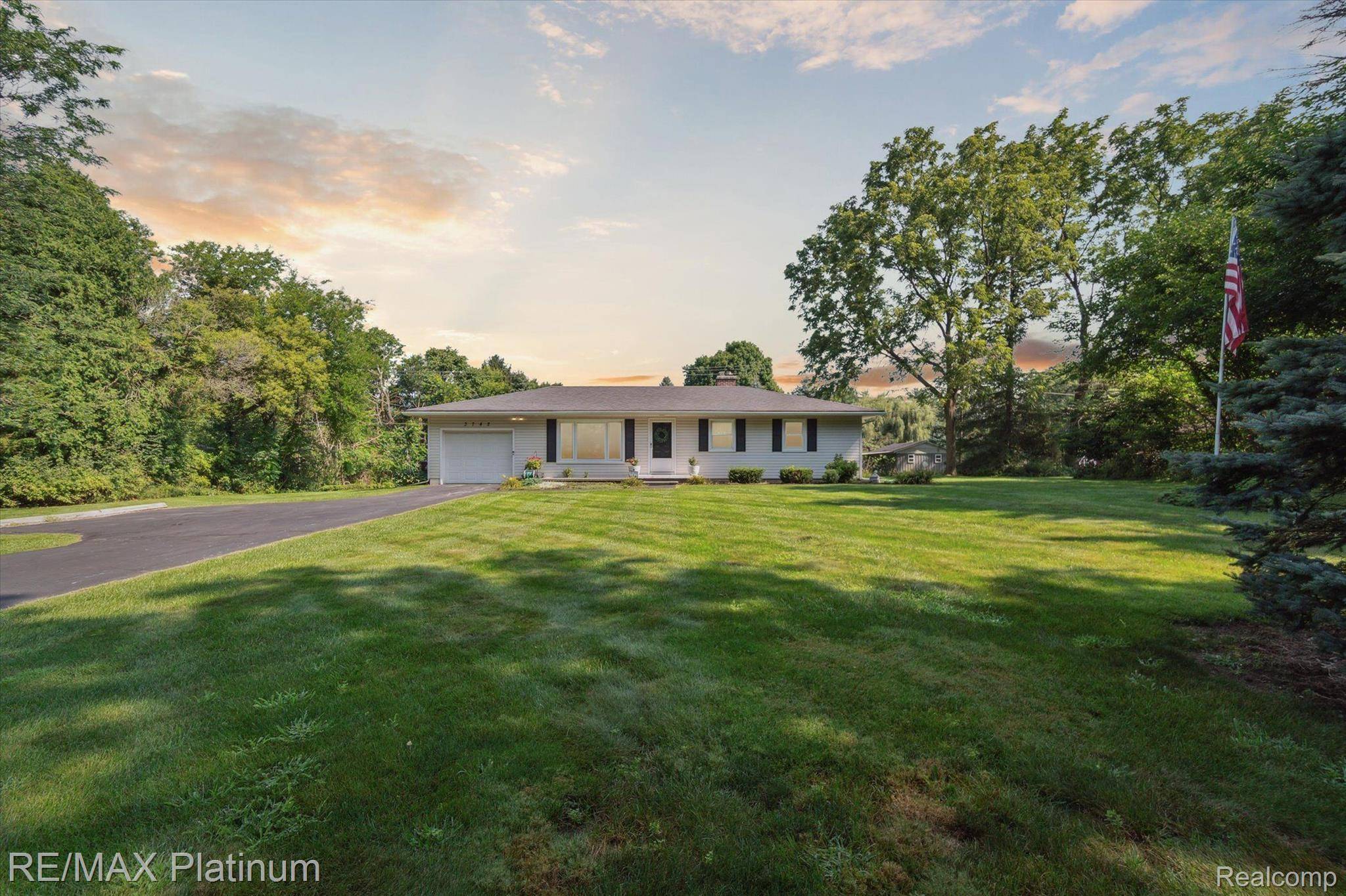 Howell, MI 48843,3742 NORTON RD