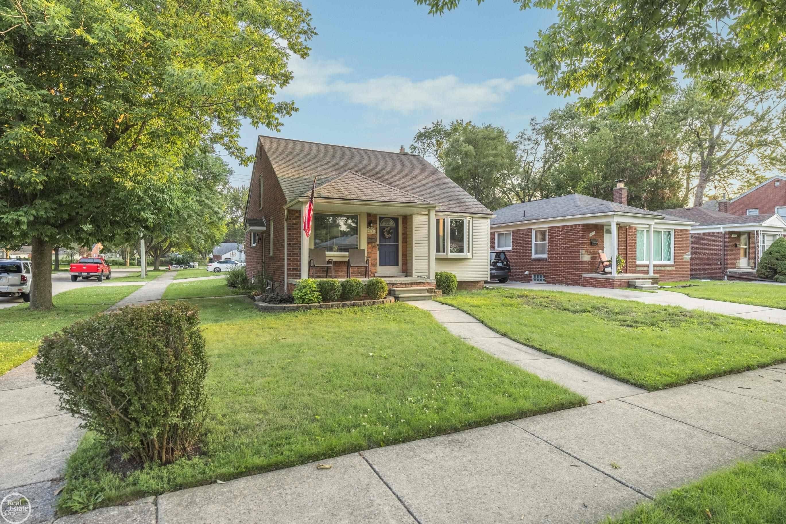 Harper Woods, MI 48225,19718 Lochmoor ST