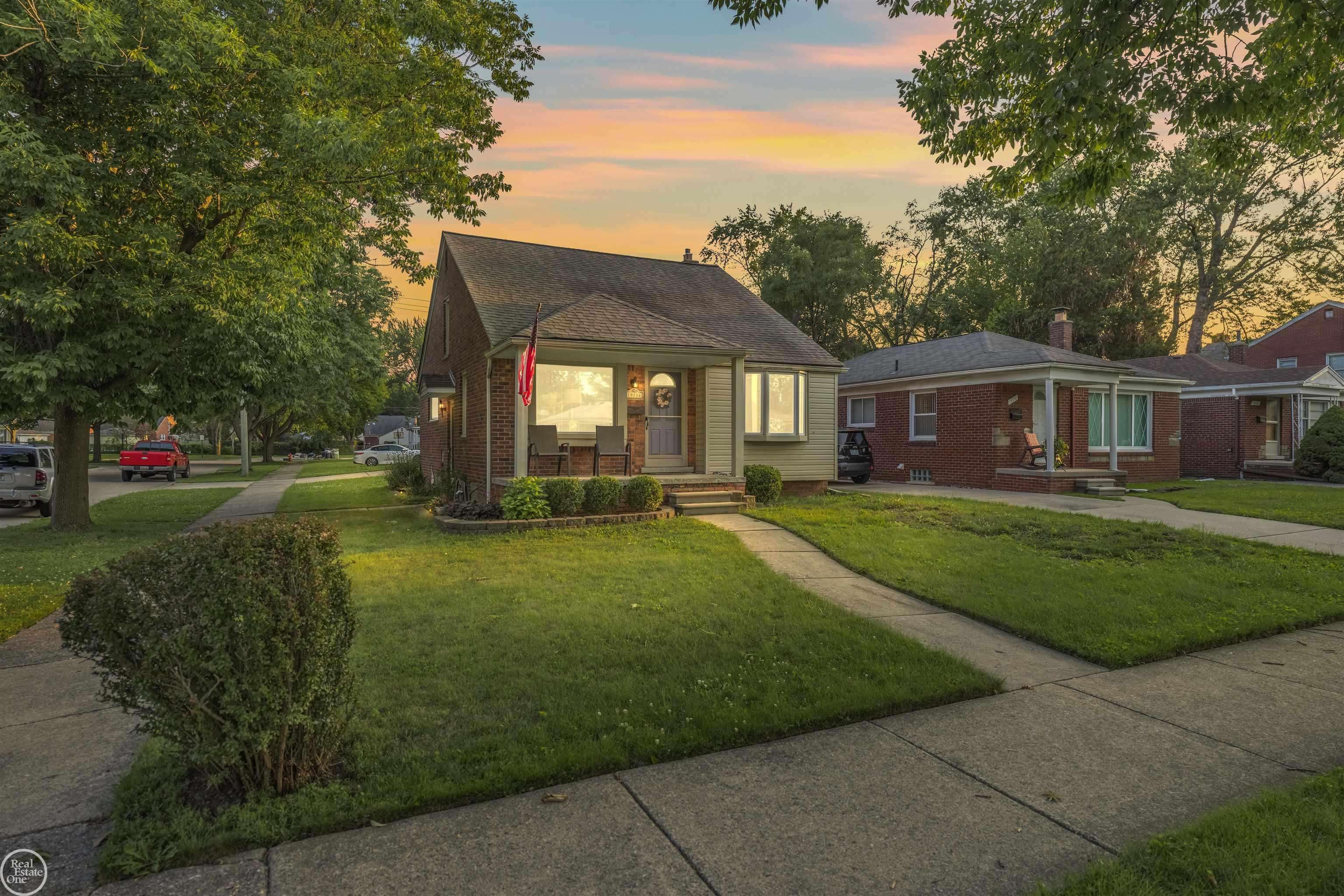 Harper Woods, MI 48225,19718 Lochmoor ST