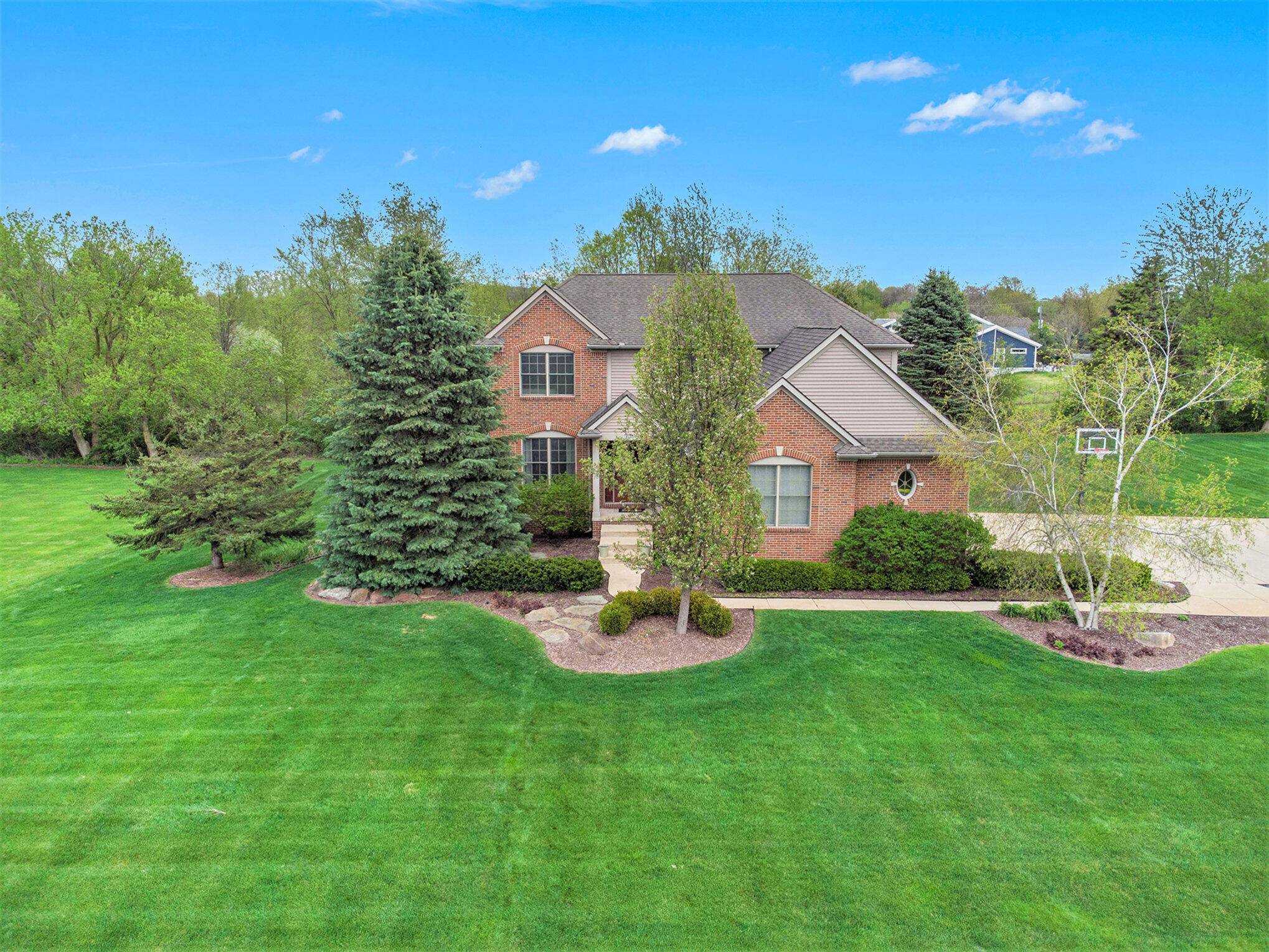 Saline, MI 48176,9043 Mckendry DR