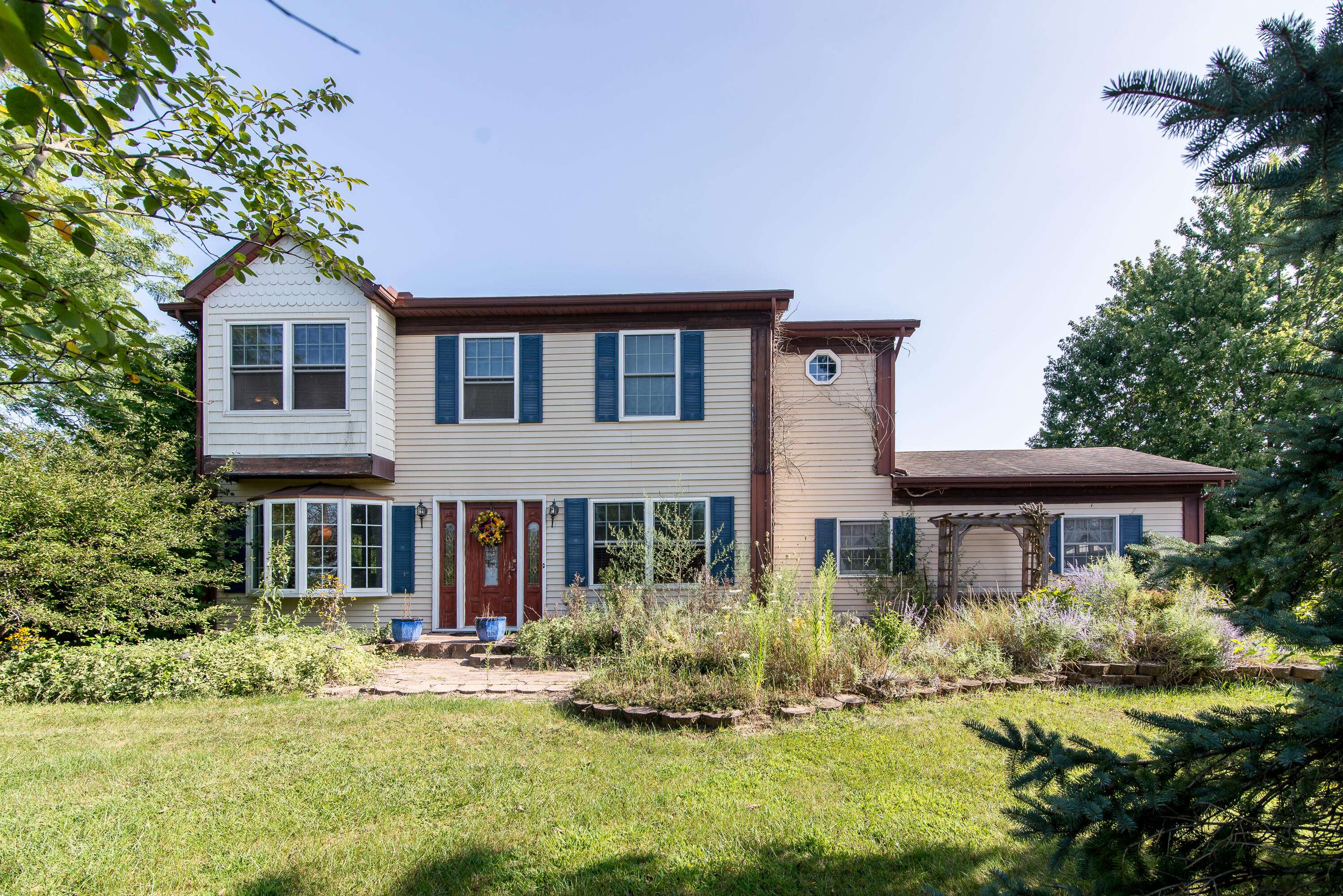 Saline, MI 48176,6637 Heatheridge DR