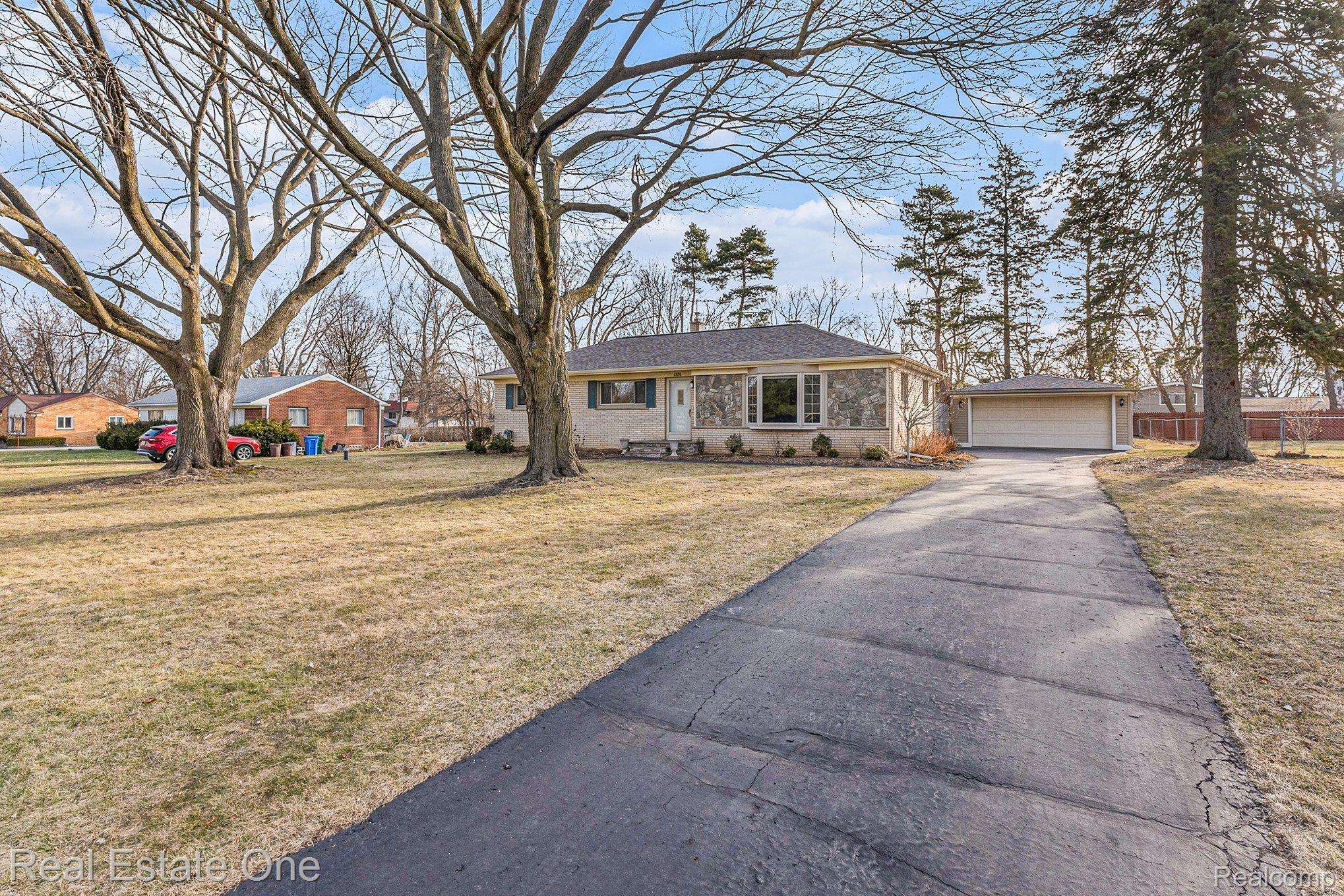 Commerce Twp, MI 48390,1726 PEDERSEN RD