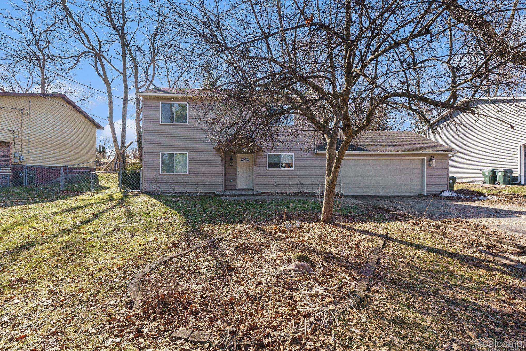 Lake Orion, MI 48362,221 HEIGHTS RD