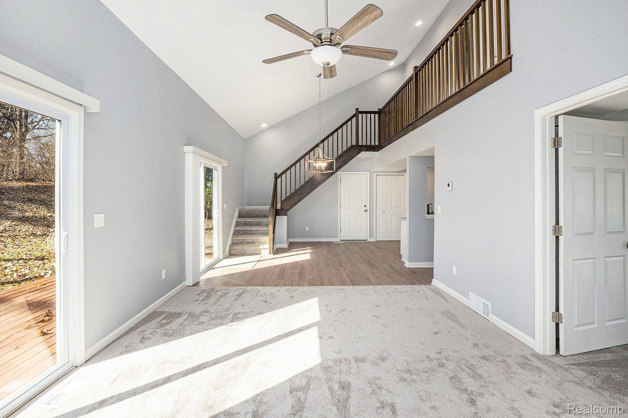 Lake Orion, MI 48362,221 HEIGHTS RD