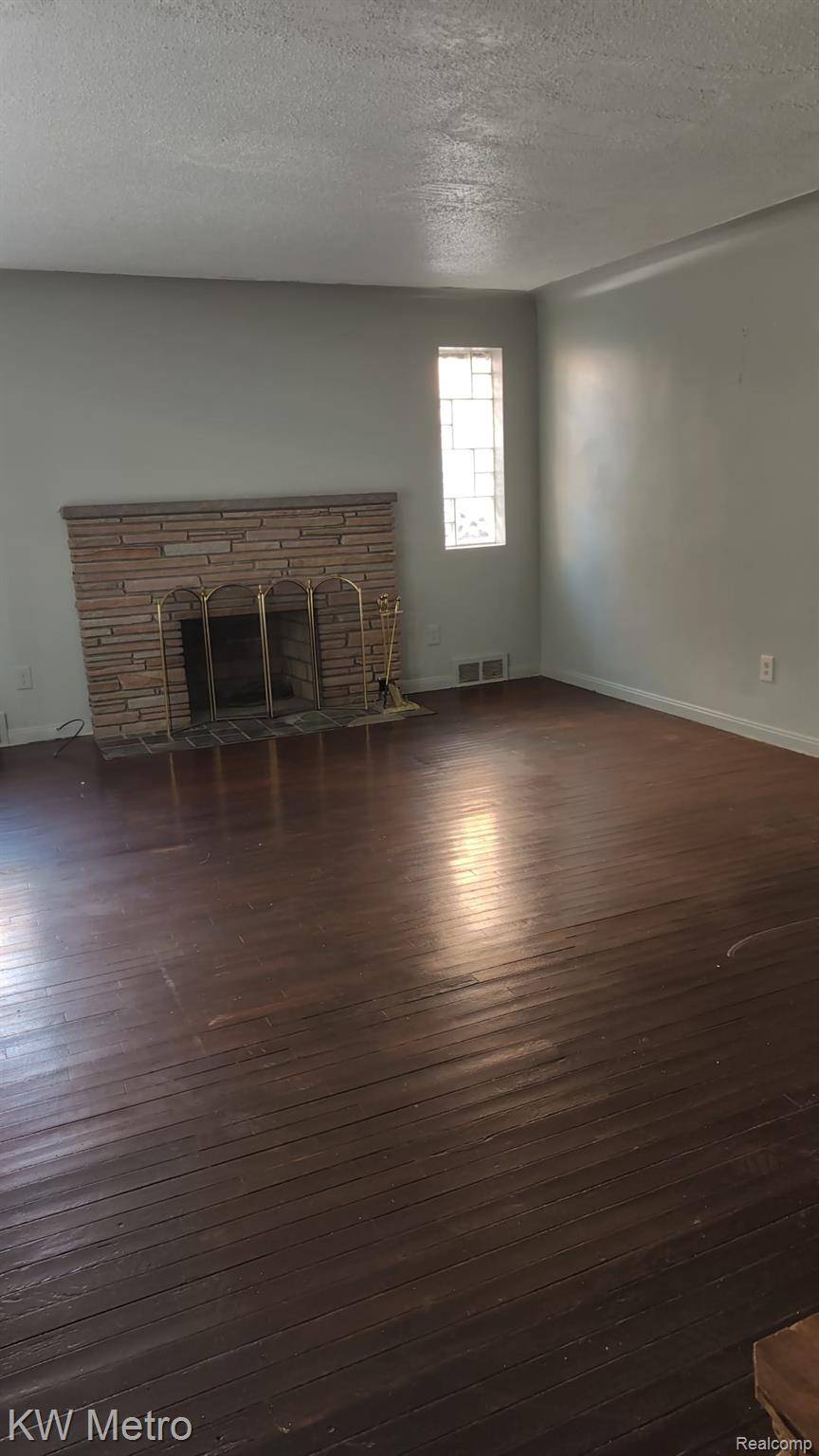 Detroit, MI 48213,8272 E Outer DR