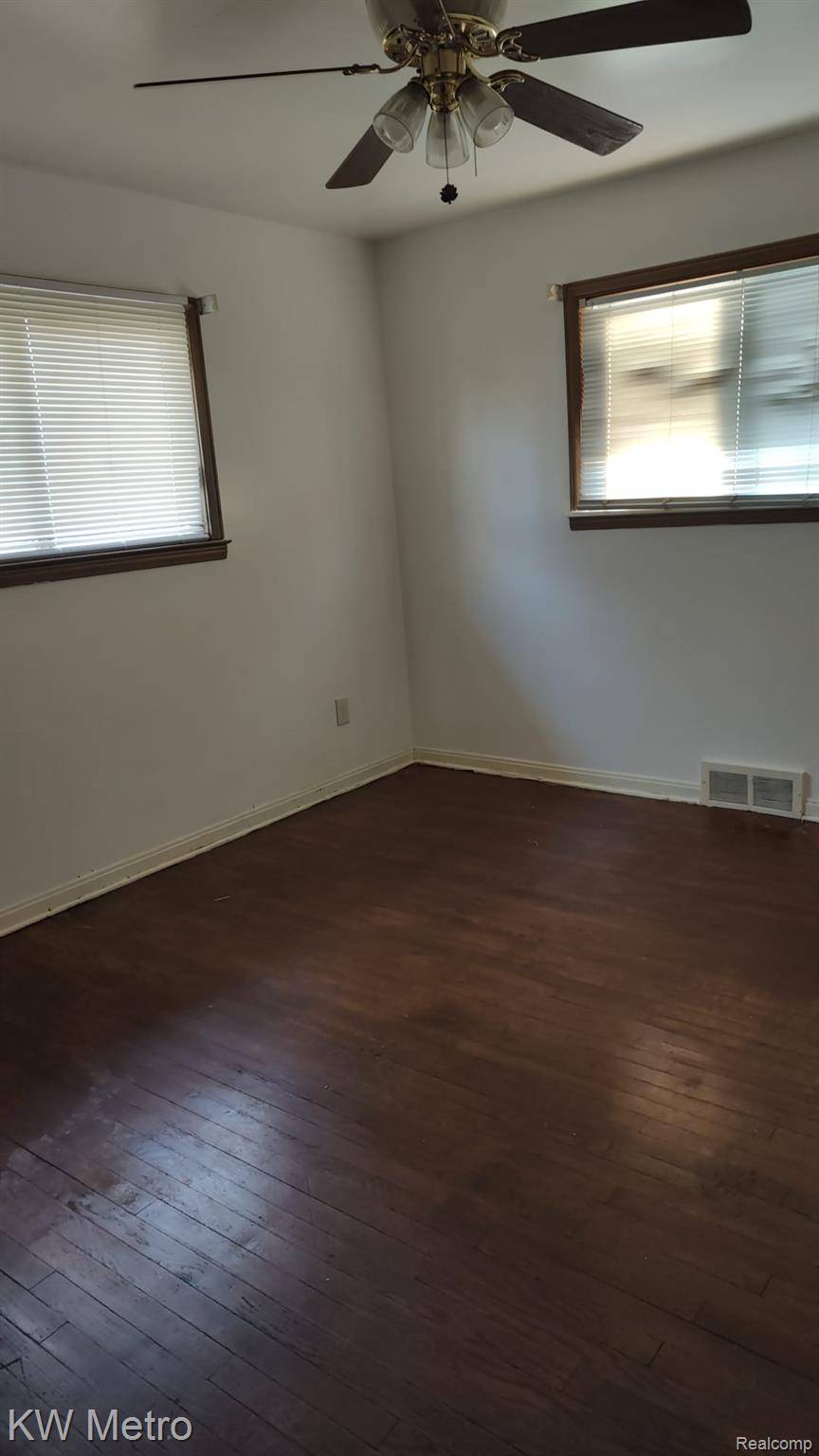 Detroit, MI 48213,8272 E Outer DR