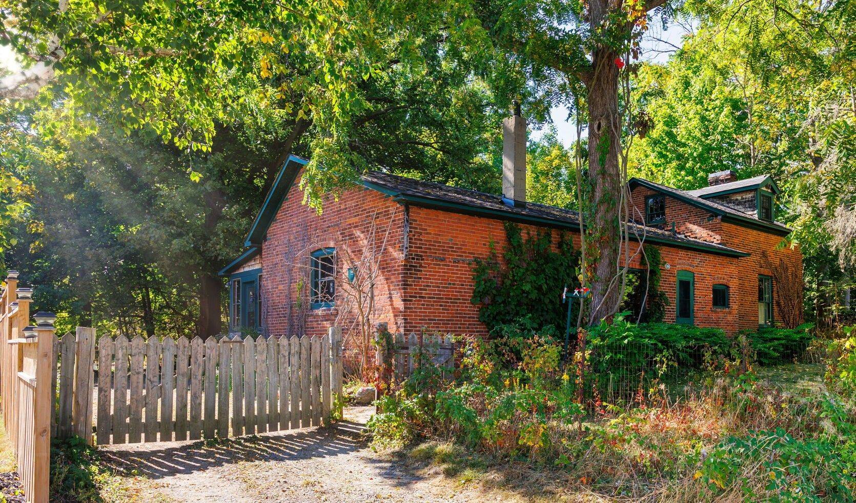 Mississauga, ON L5V 1M4,1506 Estes CRES