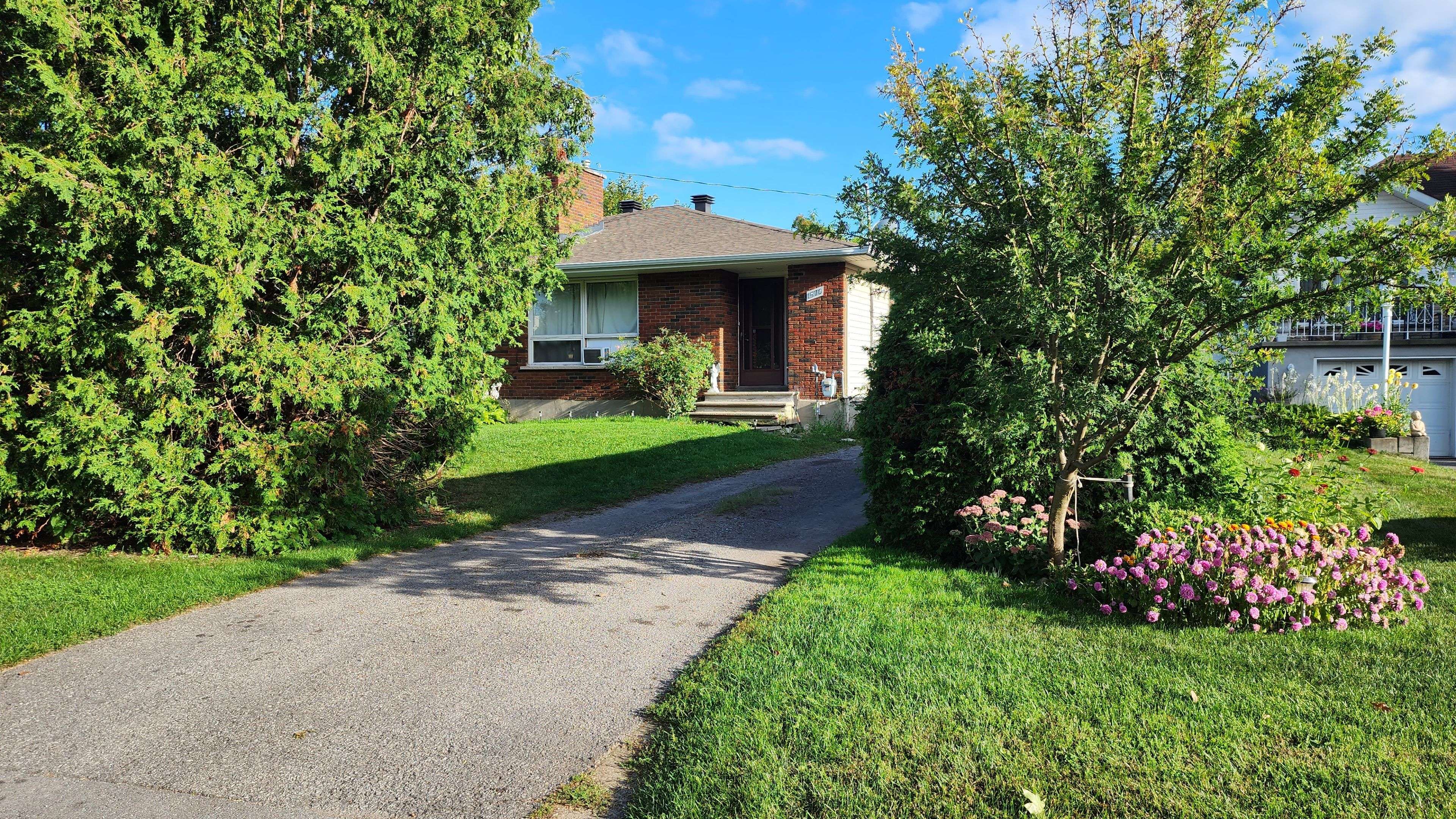 Blossom Park - Airport And Area, ON K1T 1E4,1570-1580 GOTH AVE