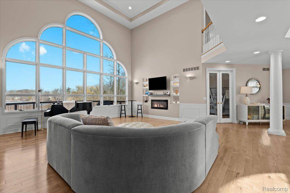 Wixom, MI 48393,1490 FOREST BAY CT