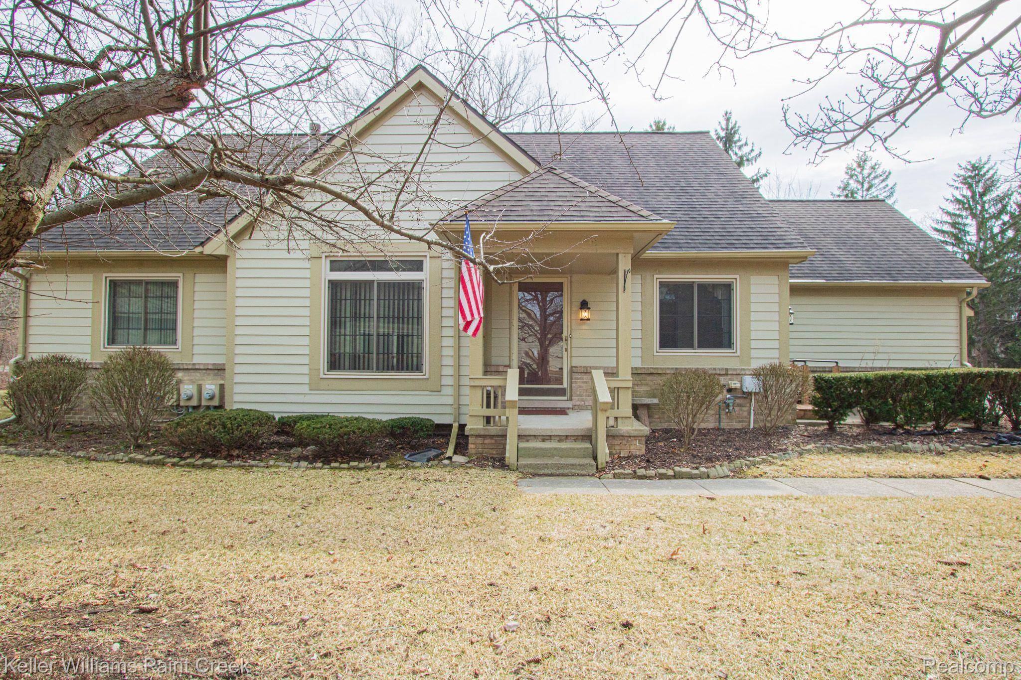 Wixom, MI 48393,2569 MAPLE FOREST DR