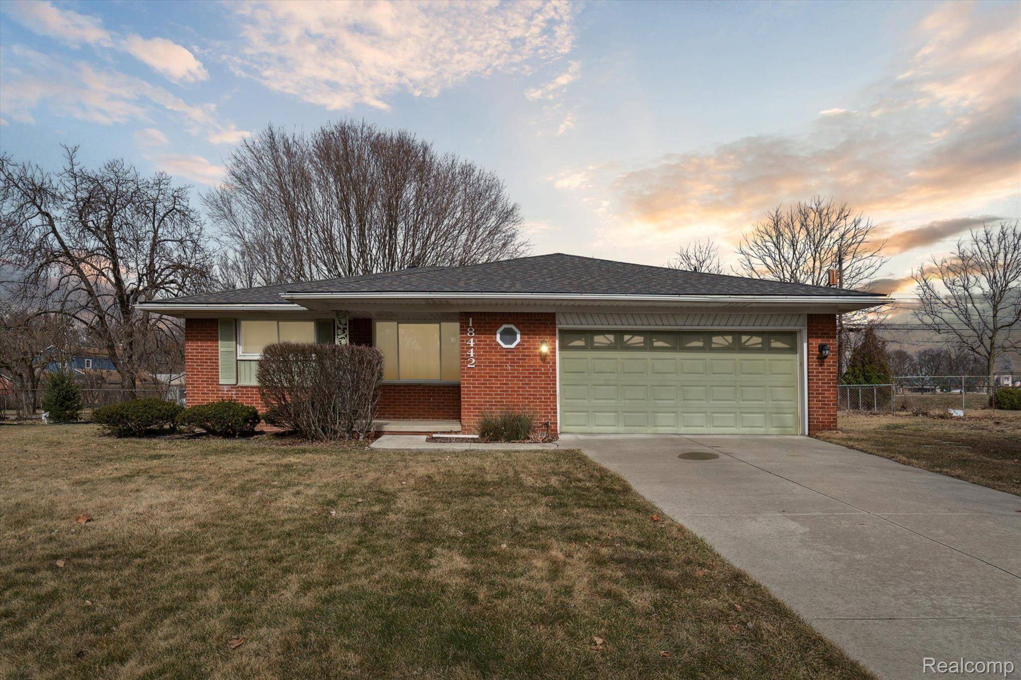 Southfield, MI 48076,18442 Winterset DR