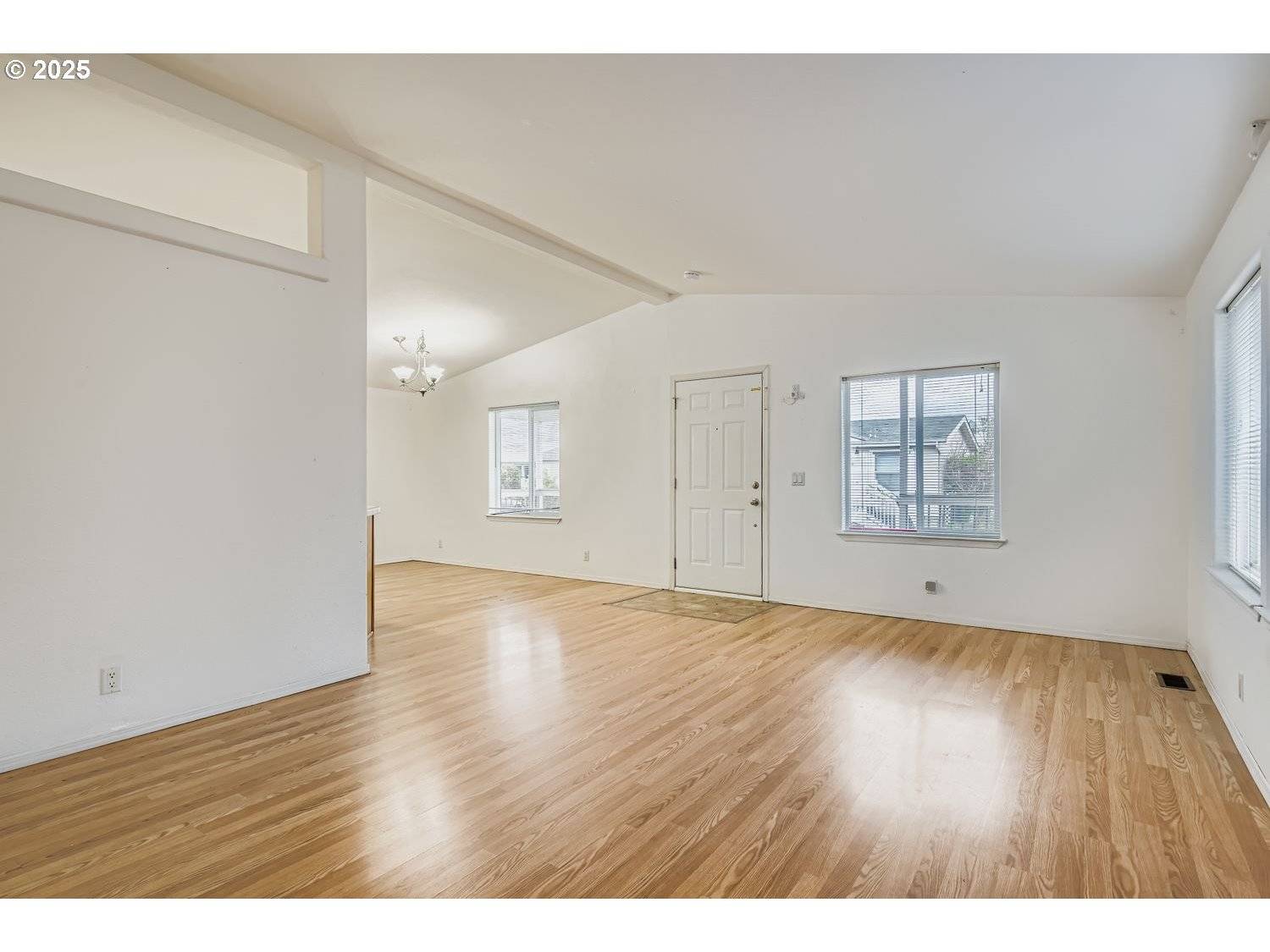 Salem, OR 97305,2111 PIPPIN ST NE