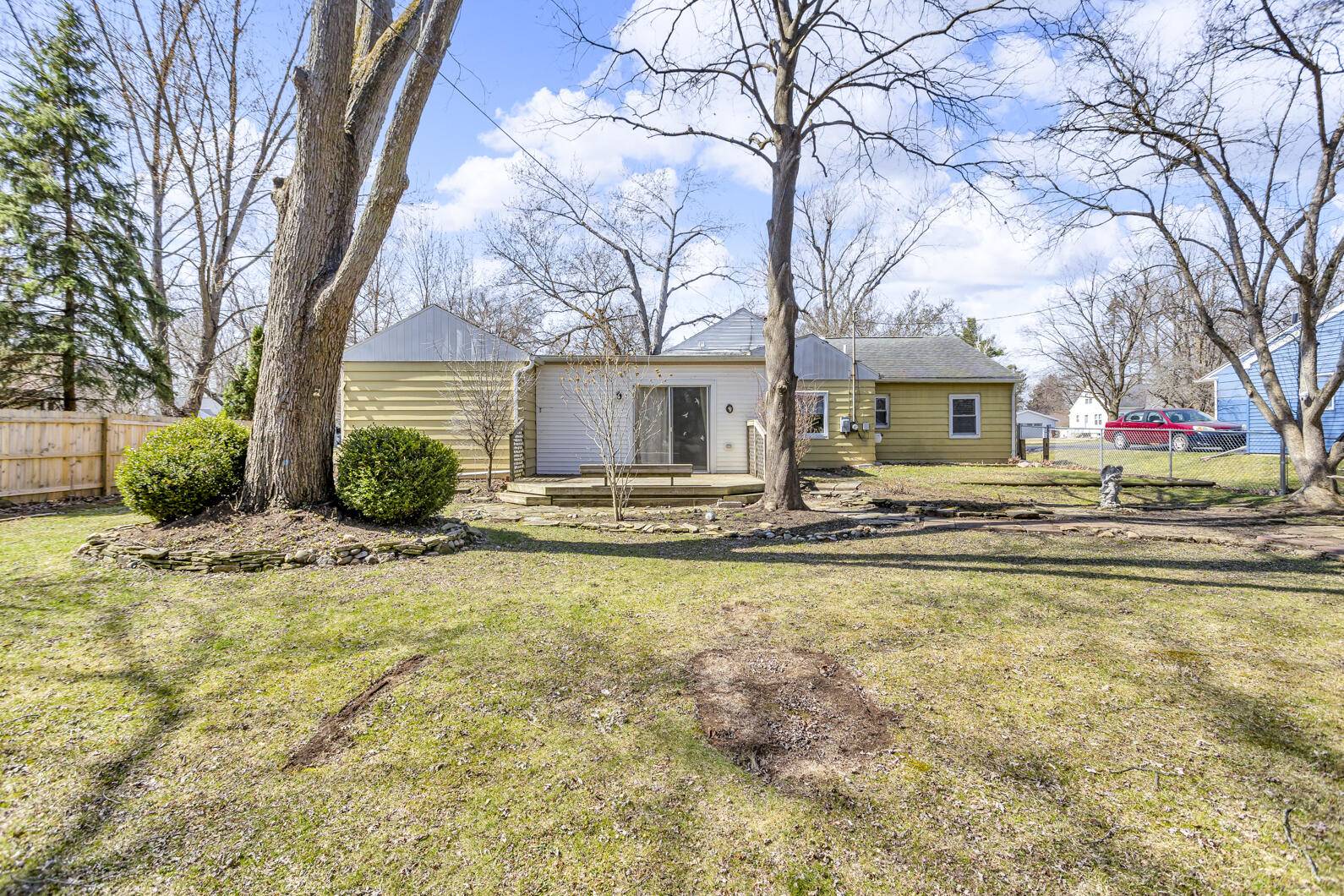 Jackson, MI 49203,851 Springcrest BLVD